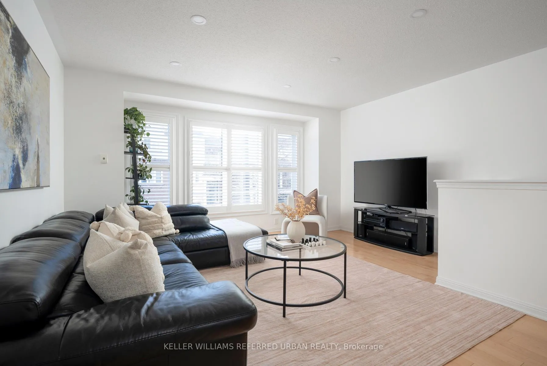 Photo 4 of 11 Winkler Terrace, Scarborough, Clairlea-Birchmount — HOMEH