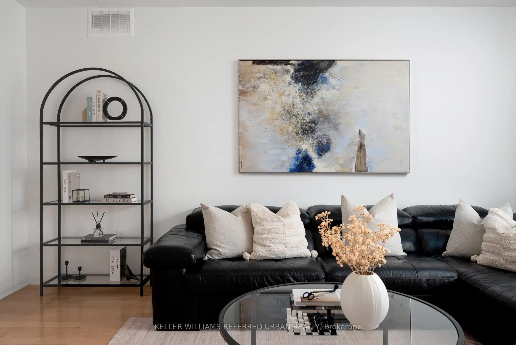 Photo 5 of 11 Winkler Terrace, Scarborough, Clairlea-Birchmount — HOMEH