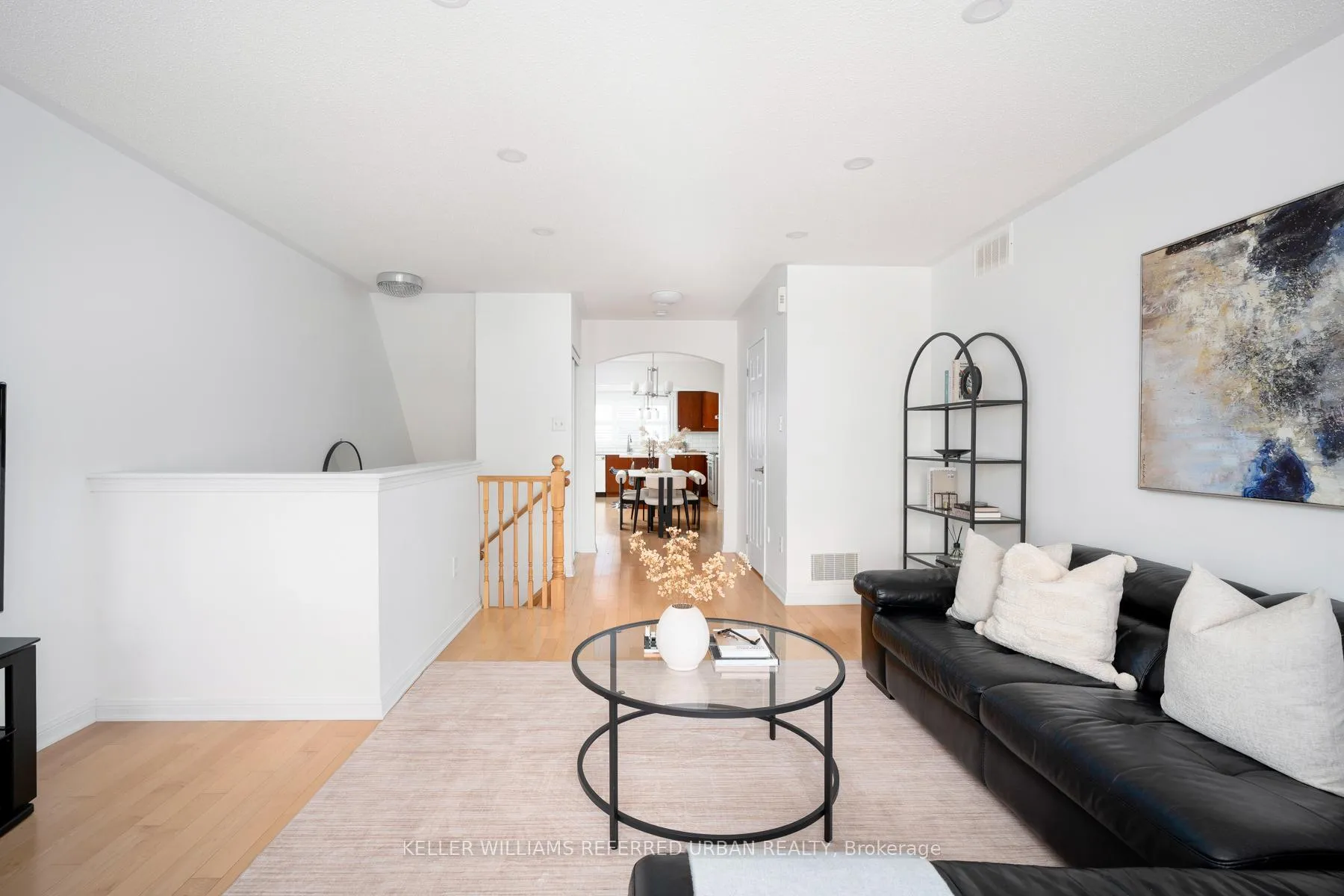 Photo 7 of 11 Winkler Terrace, Scarborough, Clairlea-Birchmount — HOMEH