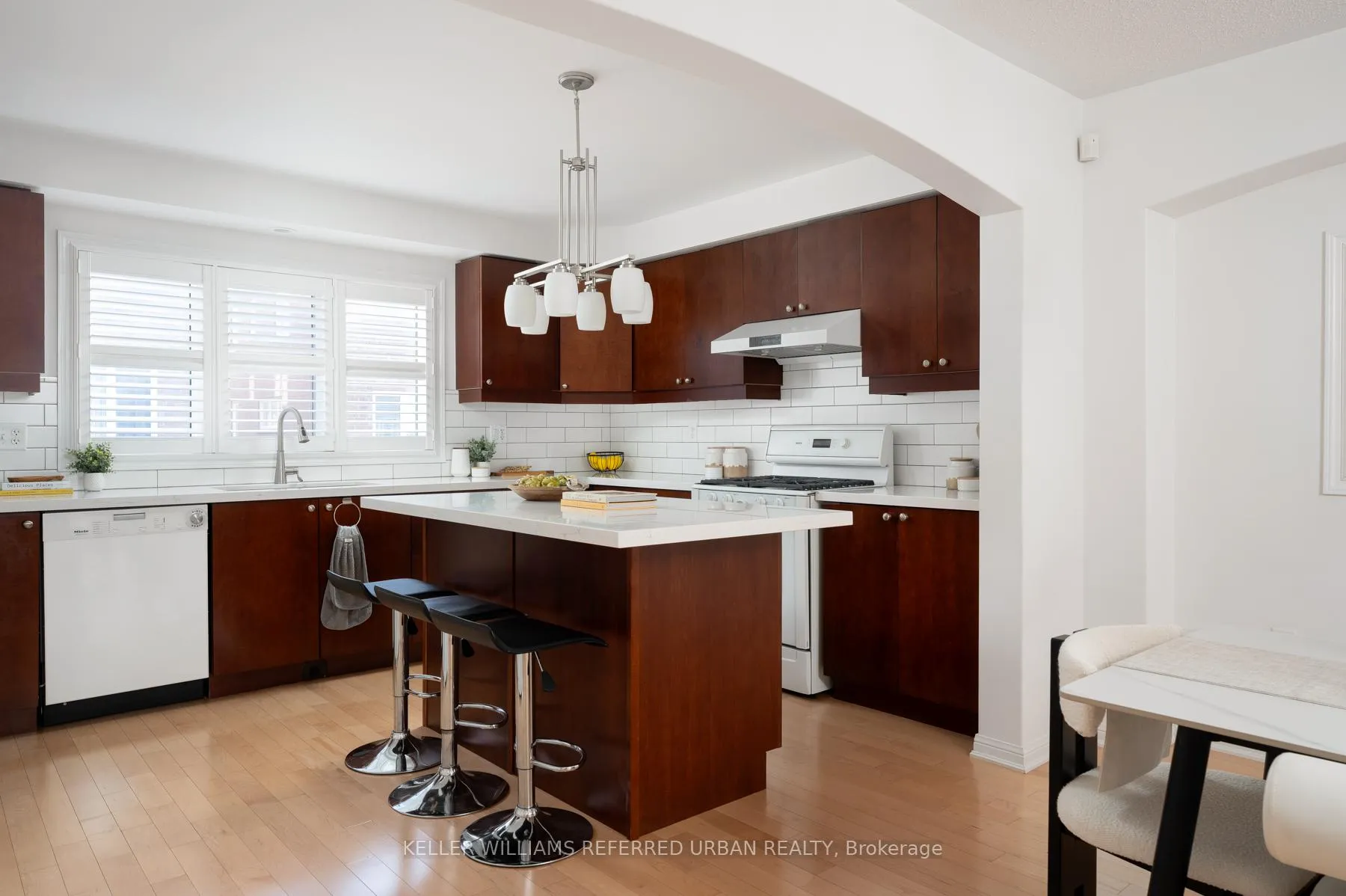 Photo 14 of 11 Winkler Terrace, Scarborough, Clairlea-Birchmount — HOMEH