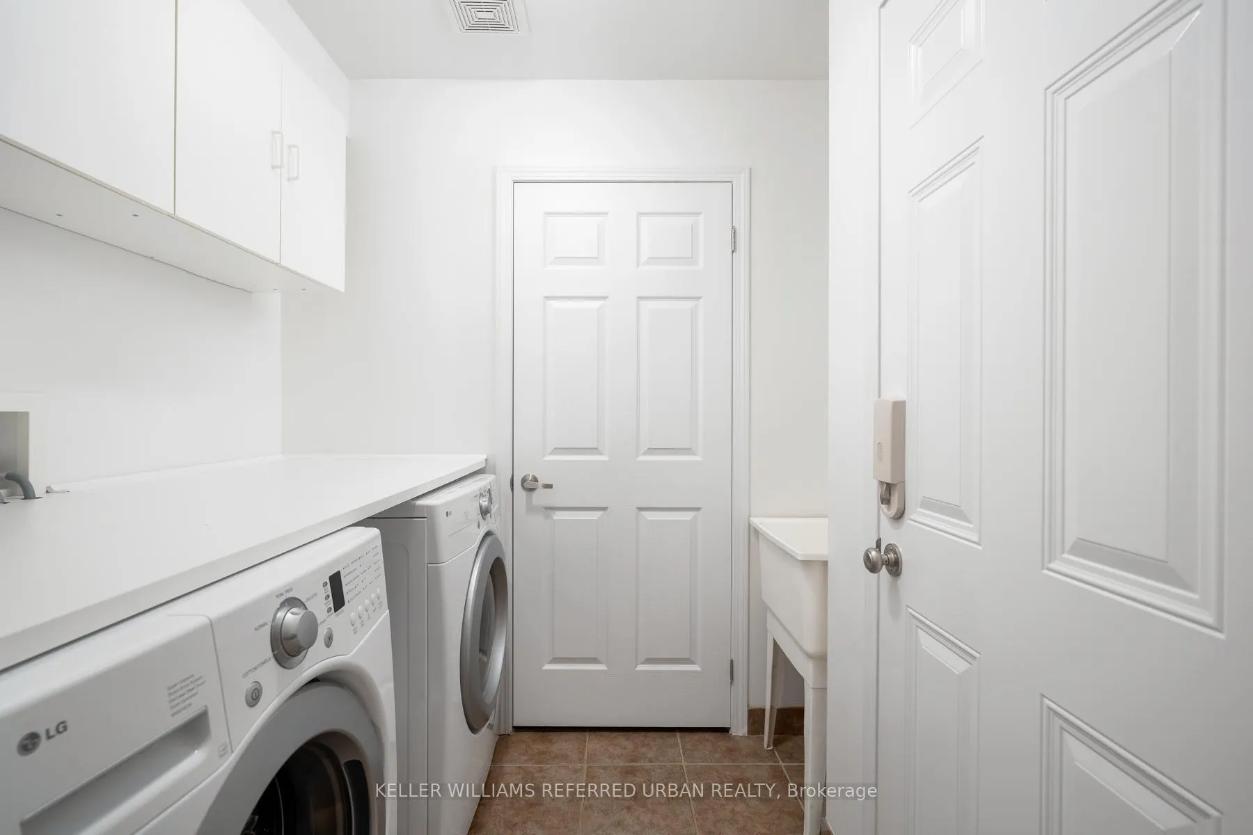 Photo 34 of 11 Winkler Terrace, Scarborough, Clairlea-Birchmount — HOMEH
