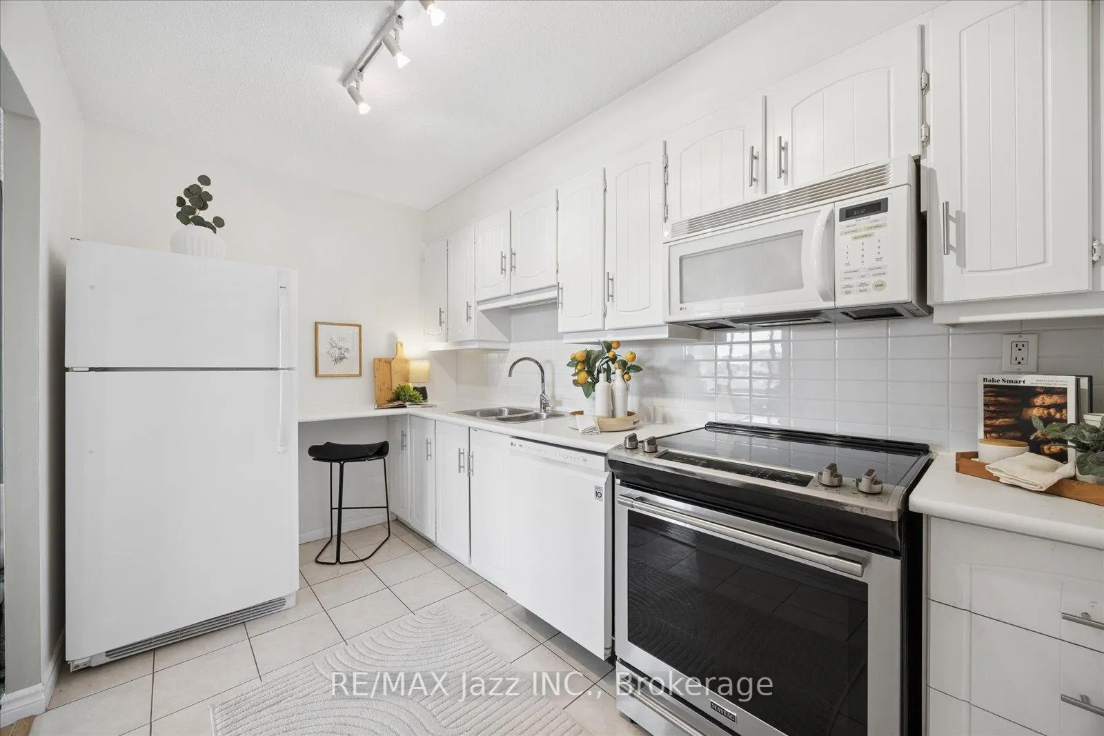 Photo 3 of Unit 511, 55 William Street E, Oshawa, O'Neill — HOMEH