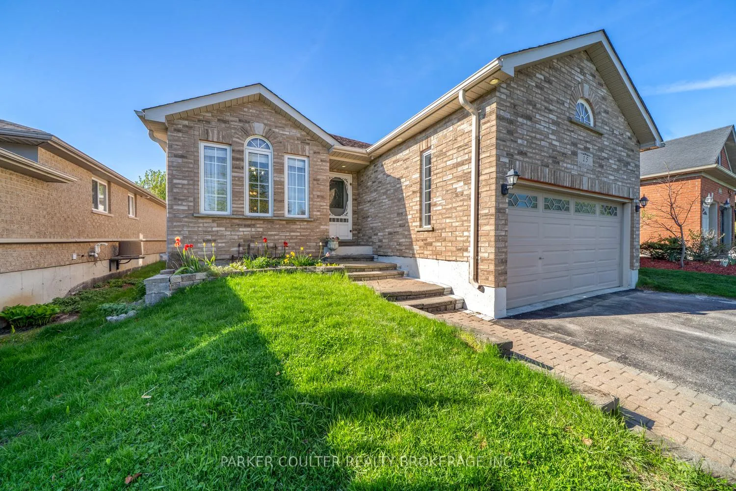 Photo 2 of 15 Edwards Drive, Barrie, Bayshore — HOMEH