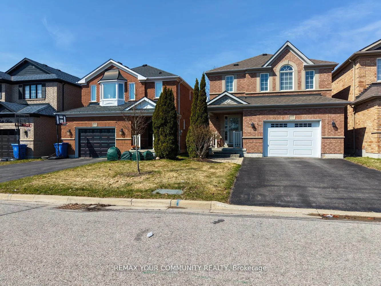 Photo 3 of 109 Collis Drive, Aurora, Bayview Northeast — HOMEH