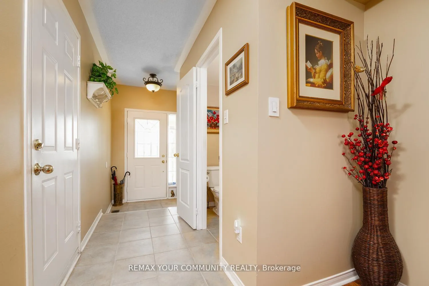 Photo 4 of 109 Collis Drive, Aurora, Bayview Northeast — HOMEH