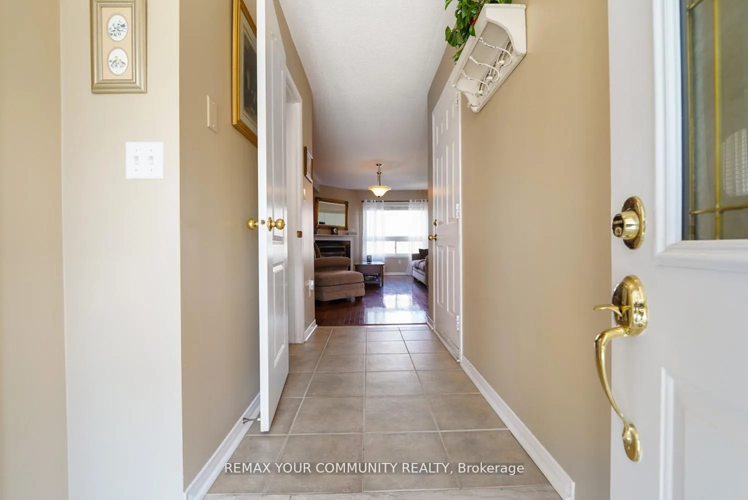 Photo 5 of 109 Collis Drive, Aurora, Bayview Northeast — HOMEH