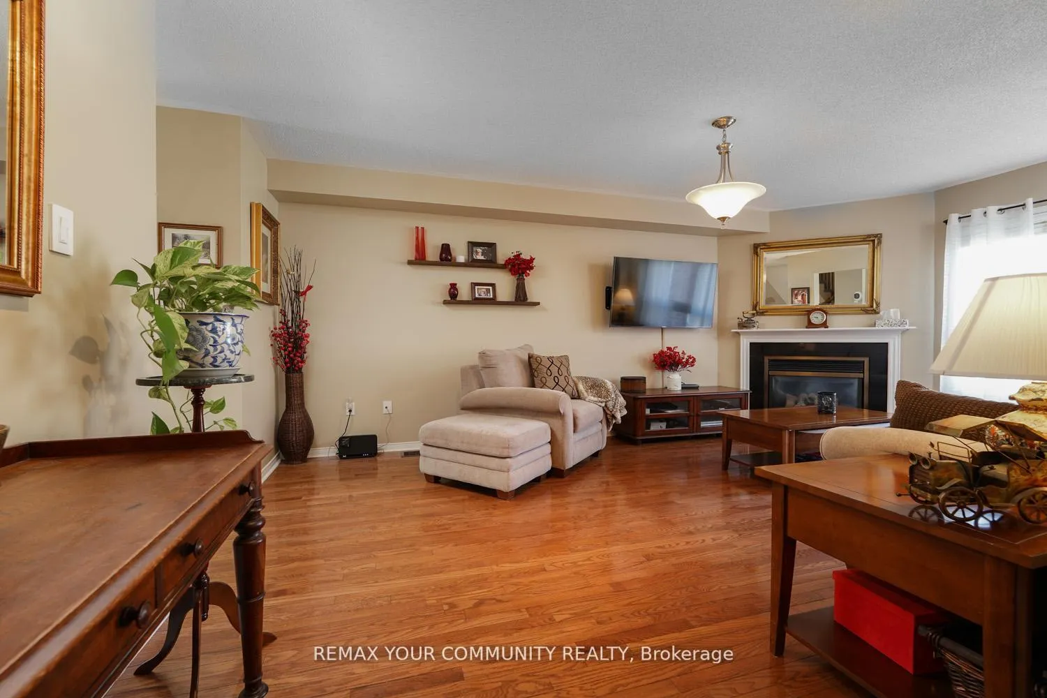 Photo 7 of 109 Collis Drive, Aurora, Bayview Northeast — HOMEH