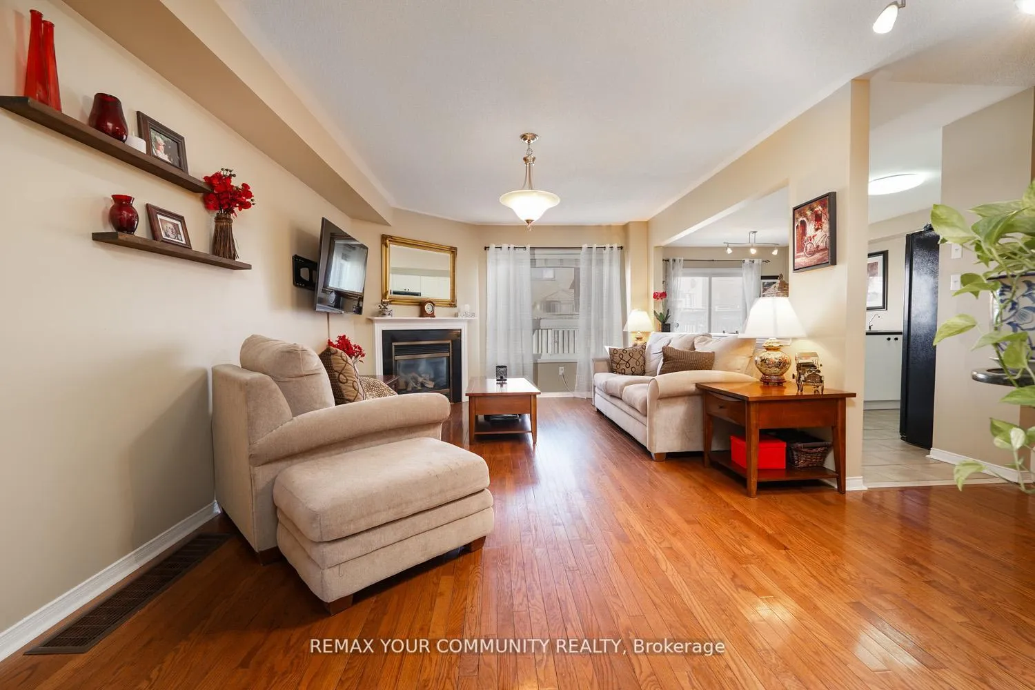 Photo 8 of 109 Collis Drive, Aurora, Bayview Northeast — HOMEH