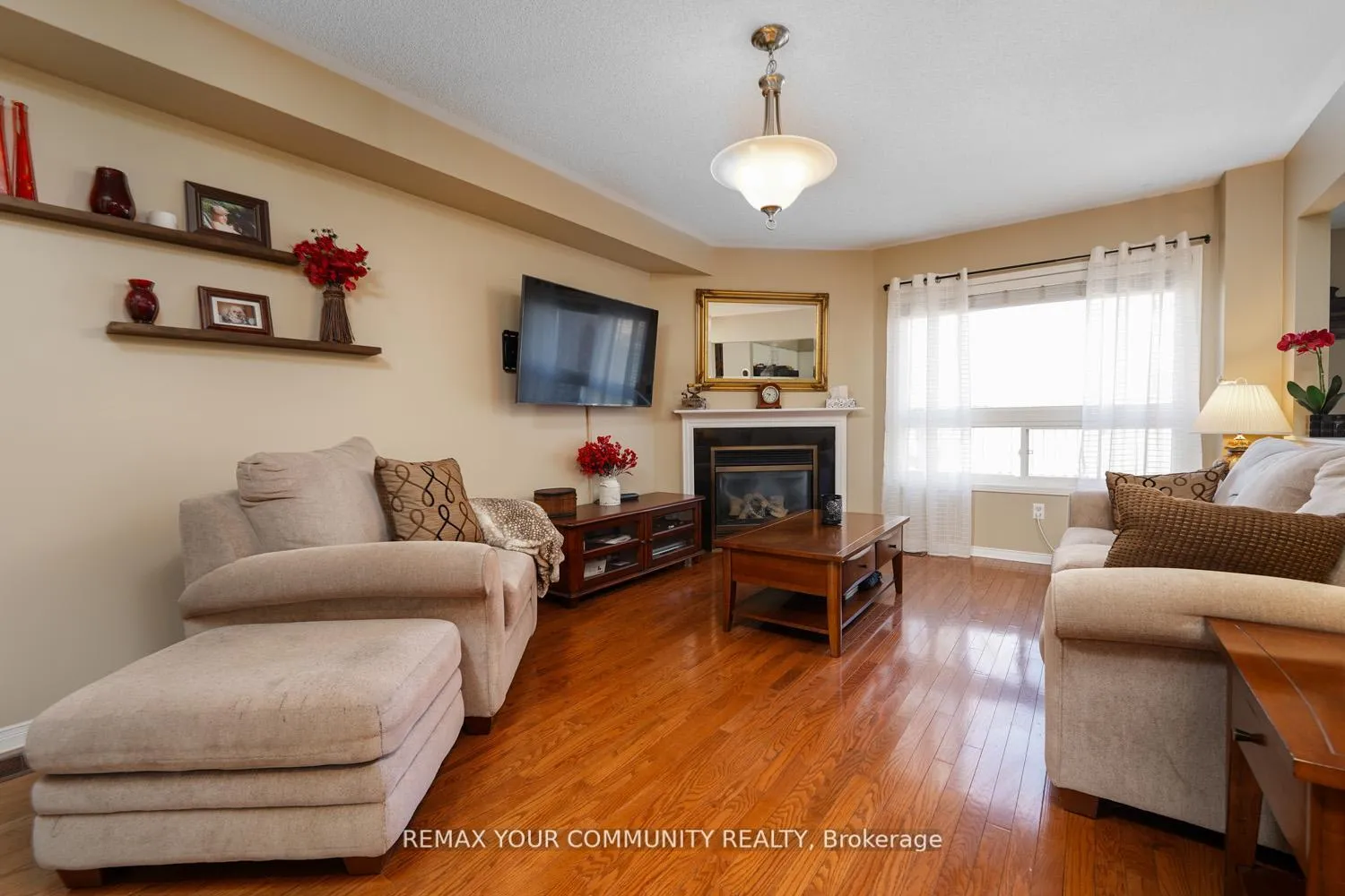 Photo 9 of 109 Collis Drive, Aurora, Bayview Northeast — HOMEH
