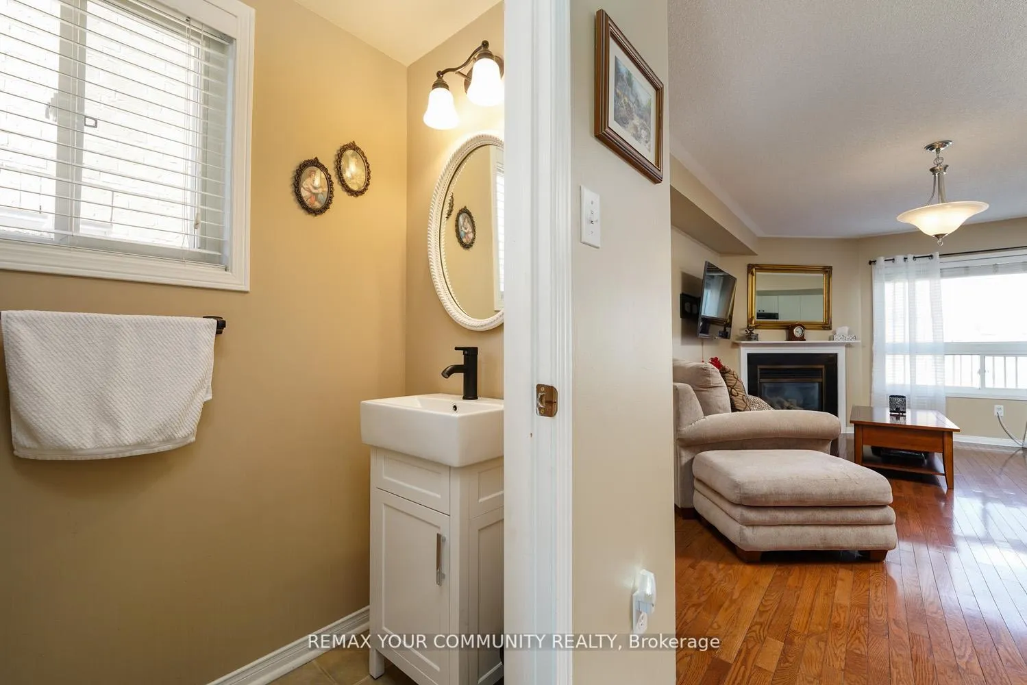 Photo 10 of 109 Collis Drive, Aurora, Bayview Northeast — HOMEH