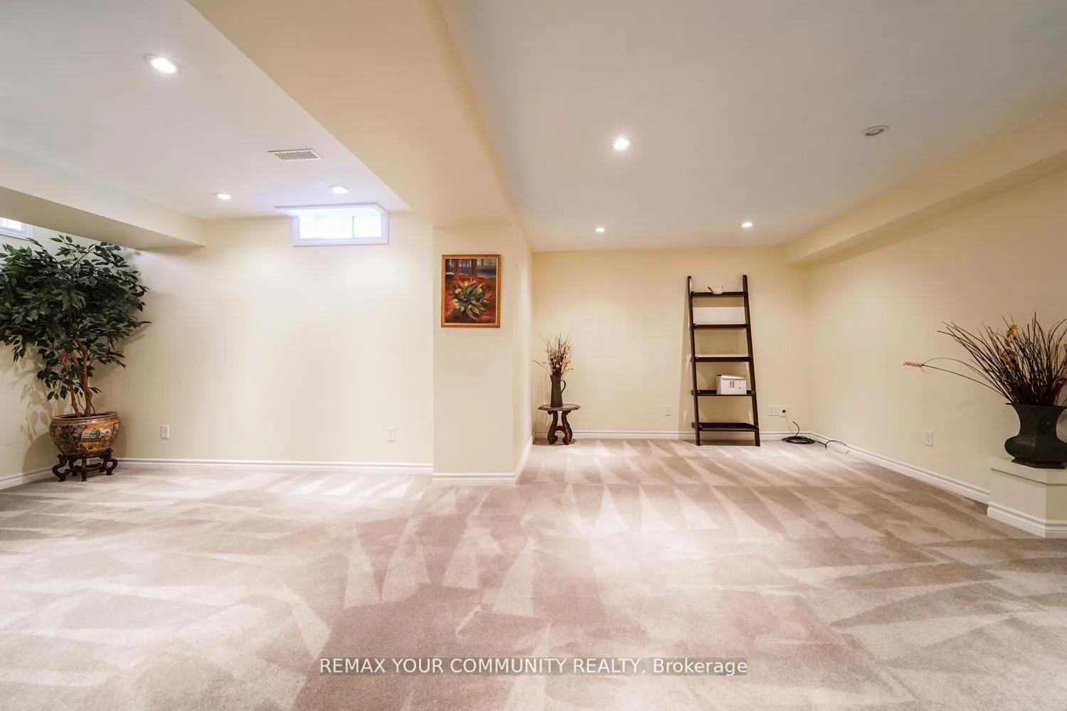 Photo 24 of 109 Collis Drive, Aurora, Bayview Northeast — HOMEH