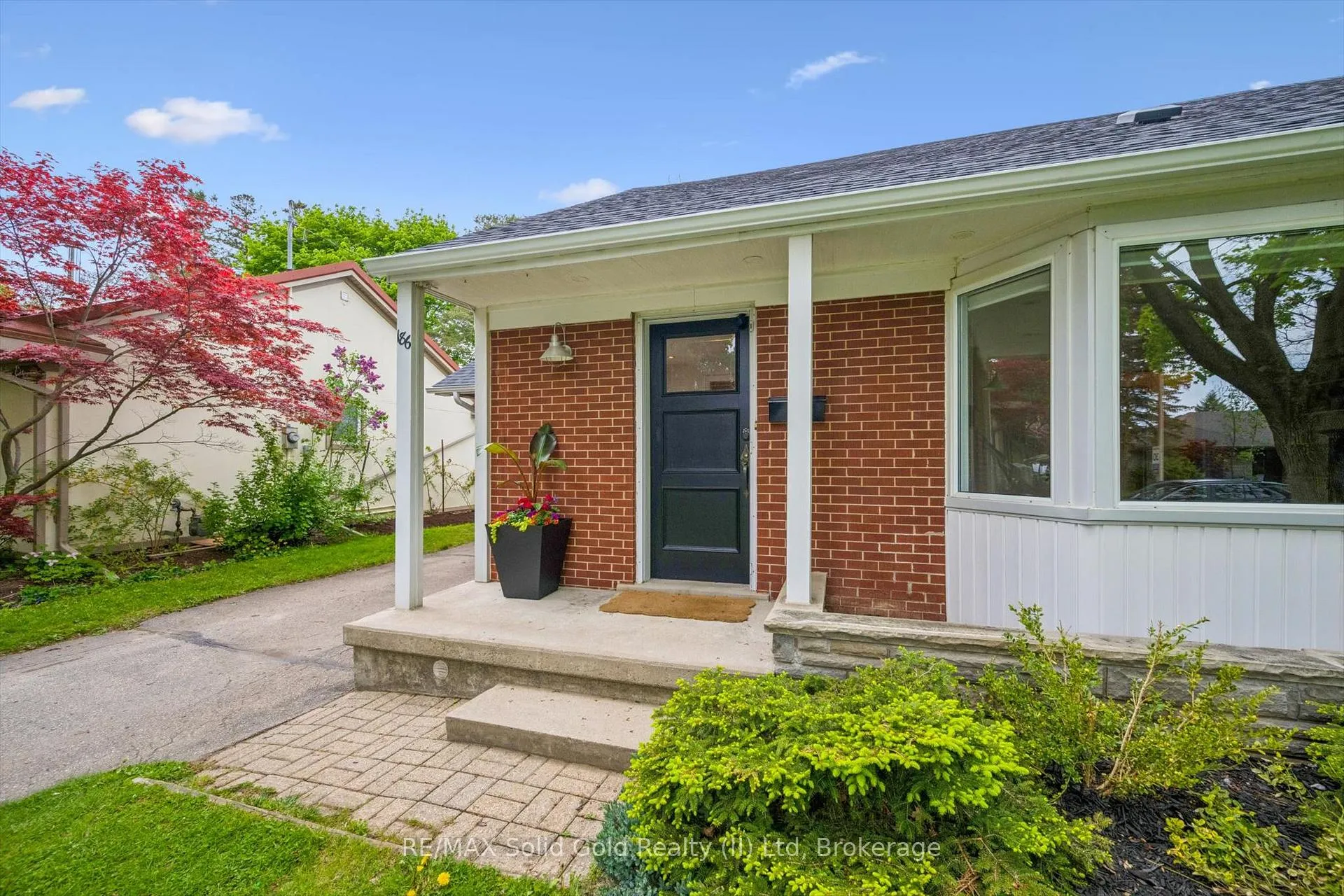Photo 3 of 186 Forsyth Drive, Waterloo — HOMEH