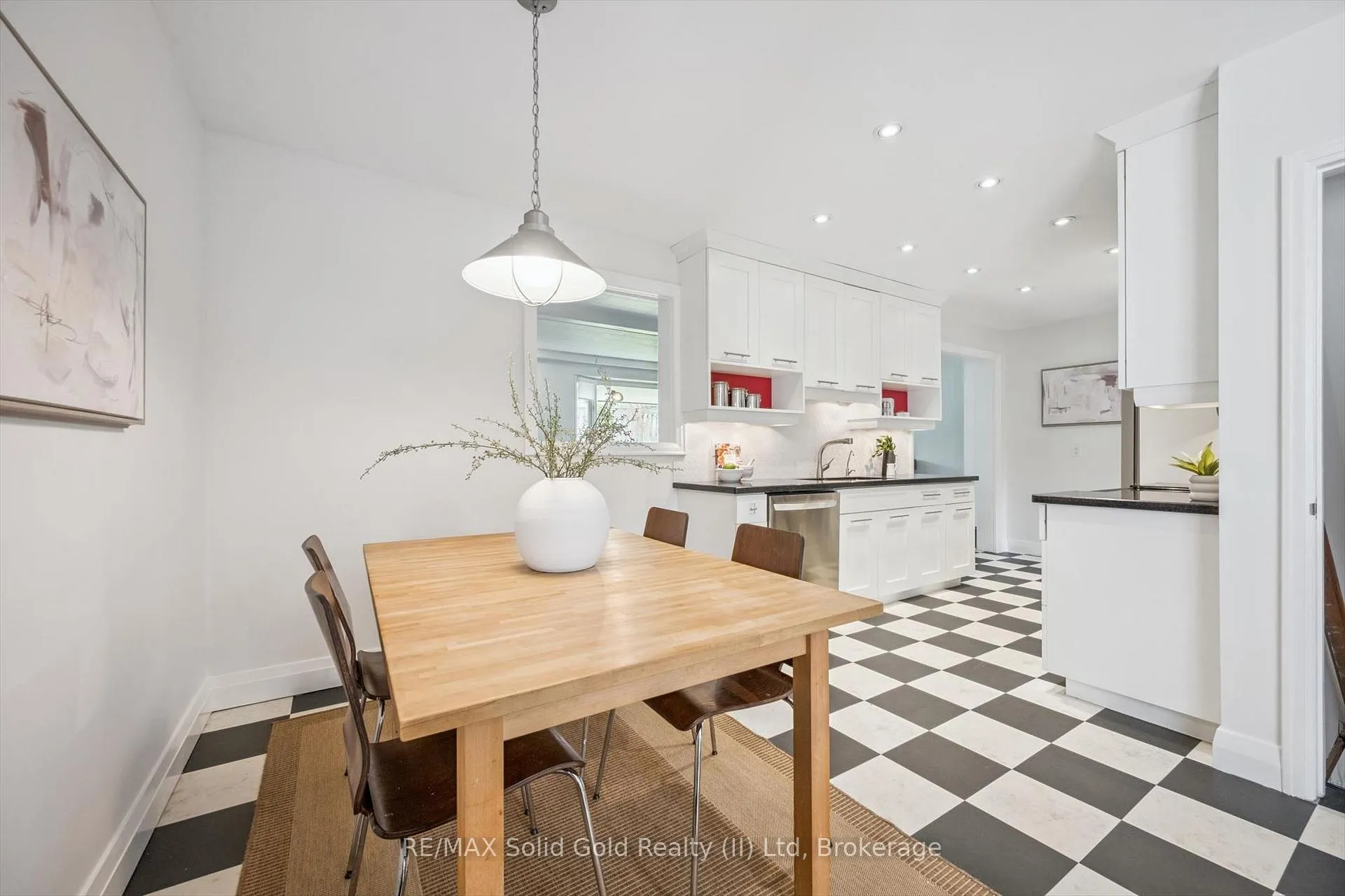 Photo 8 of 186 Forsyth Drive, Waterloo — HOMEH