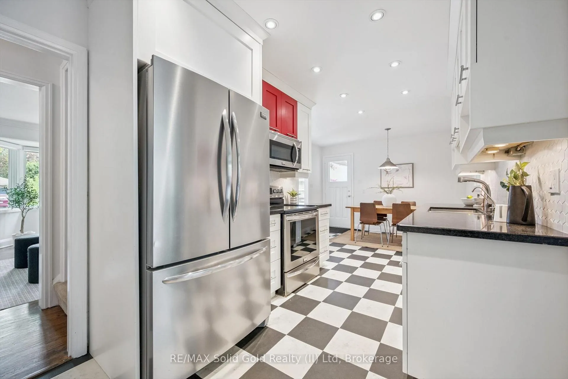 Photo 11 of 186 Forsyth Drive, Waterloo — HOMEH