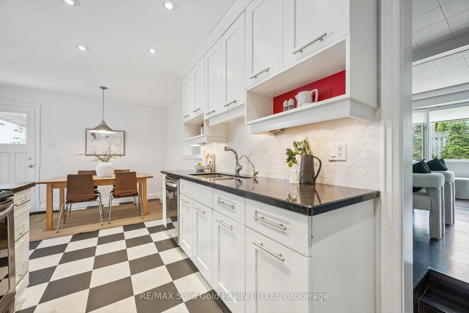Photo 12 of 186 Forsyth Drive, Waterloo — HOMEH