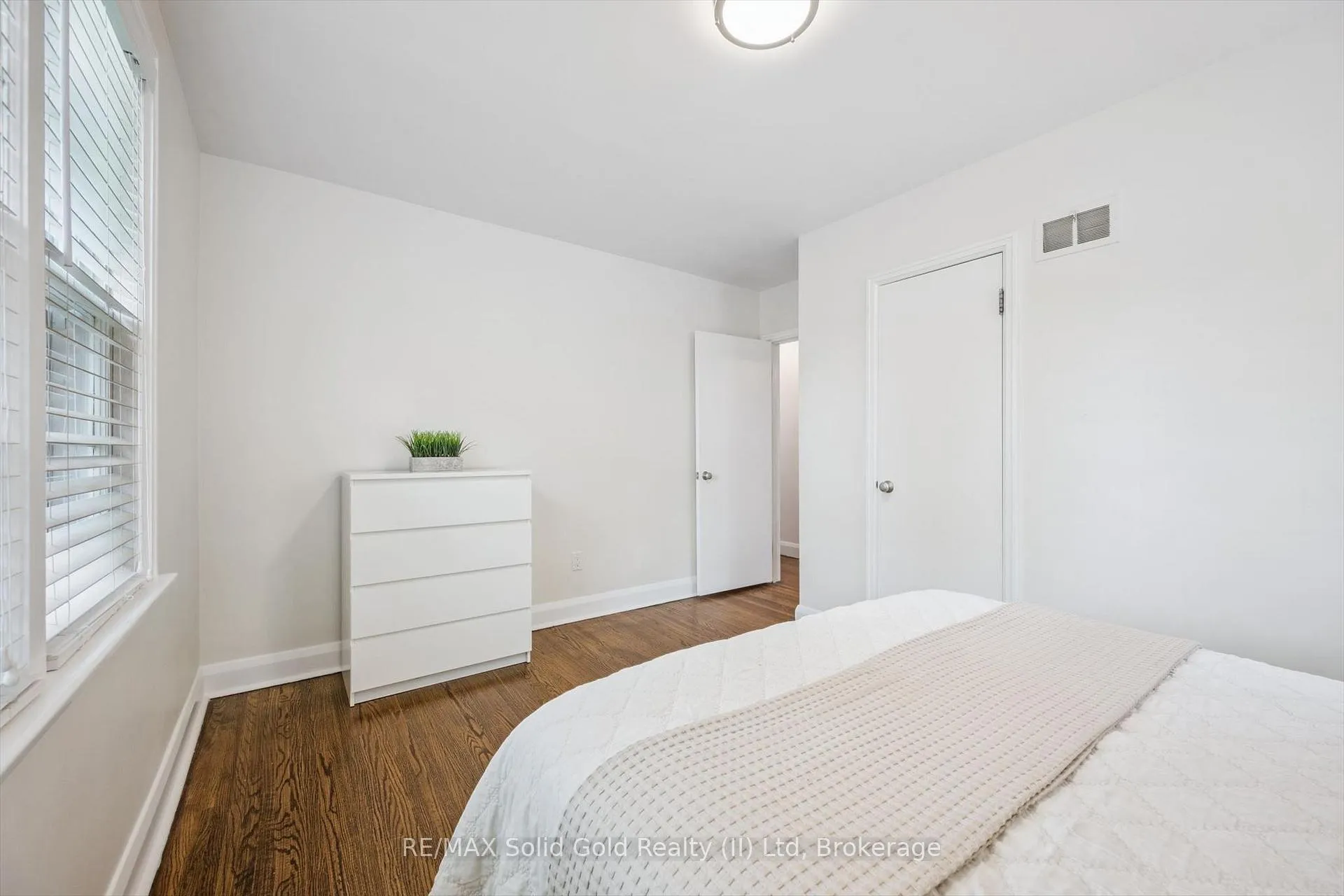 Photo 19 of 186 Forsyth Drive, Waterloo — HOMEH
