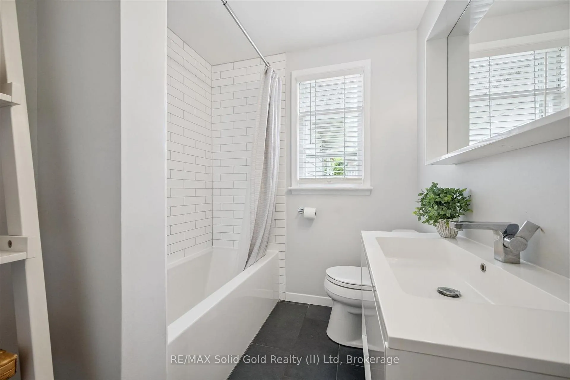 Photo 20 of 186 Forsyth Drive, Waterloo — HOMEH