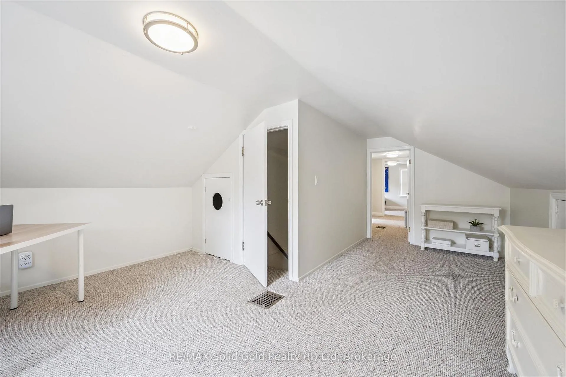Photo 24 of 186 Forsyth Drive, Waterloo — HOMEH