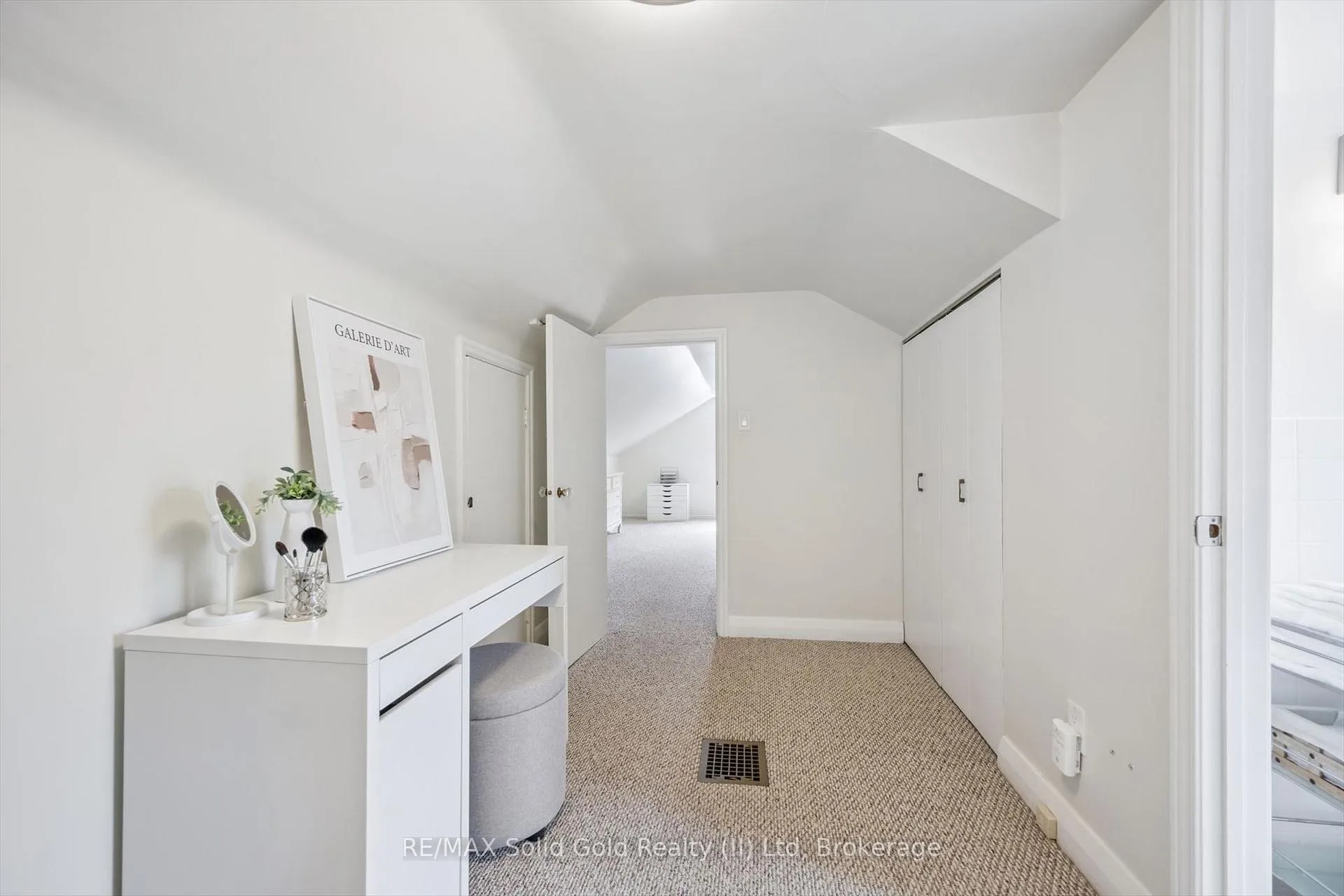 Photo 26 of 186 Forsyth Drive, Waterloo — HOMEH