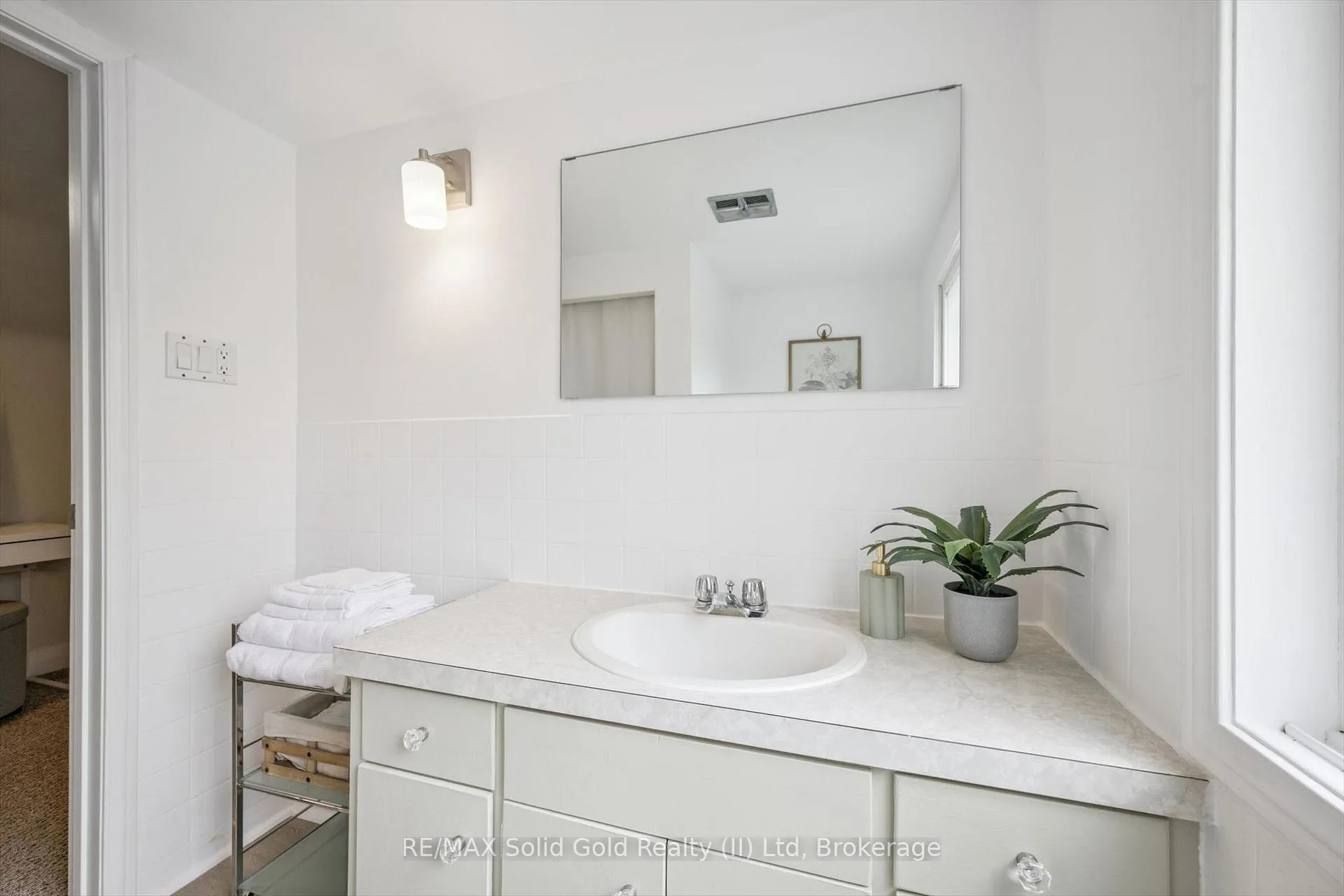 Photo 30 of 186 Forsyth Drive, Waterloo — HOMEH