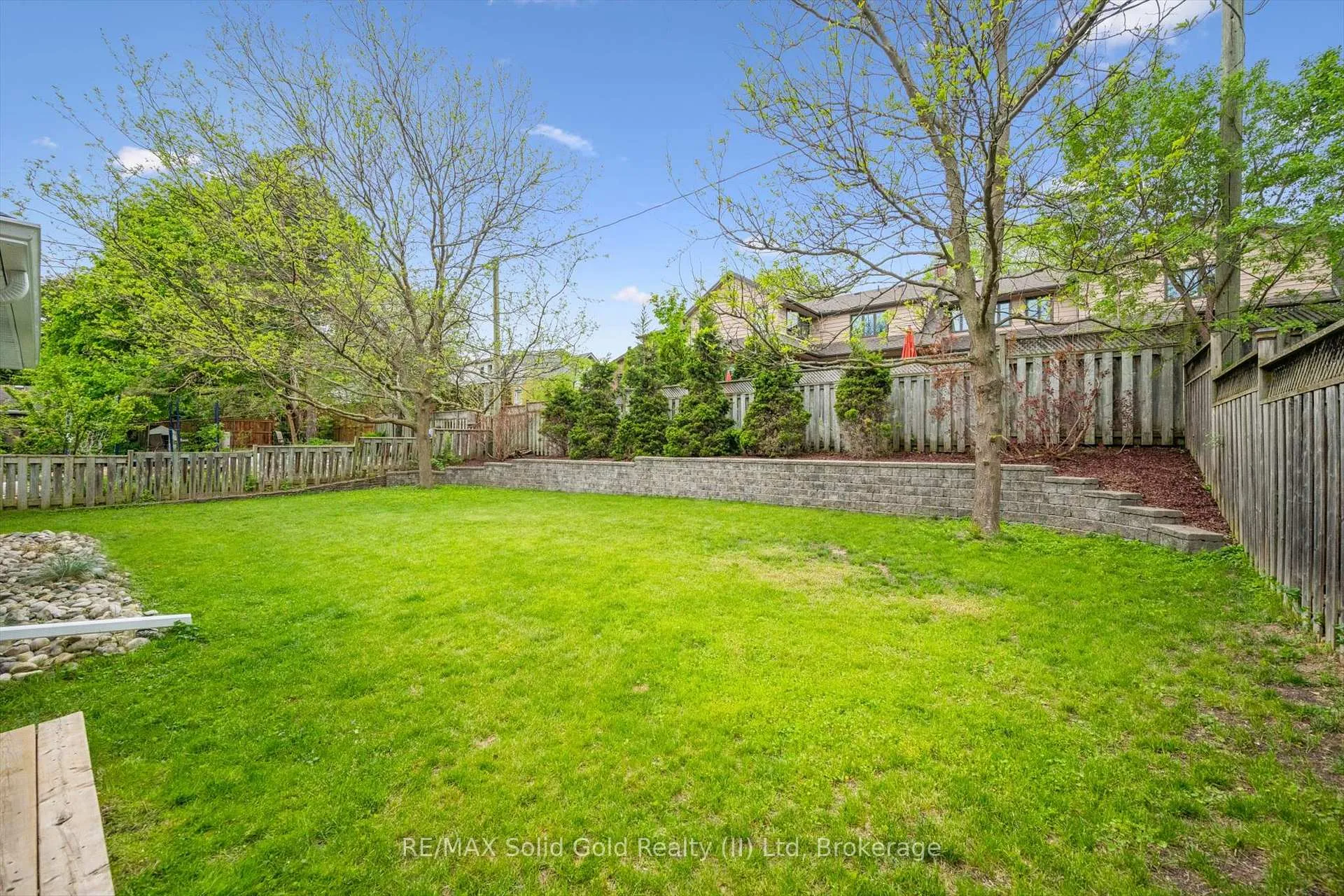 Photo 33 of 186 Forsyth Drive, Waterloo — HOMEH
