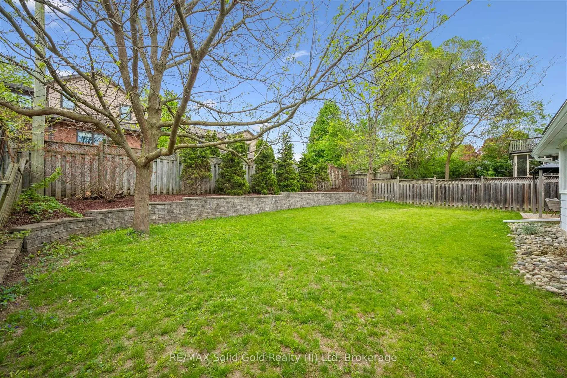 Photo 34 of 186 Forsyth Drive, Waterloo — HOMEH