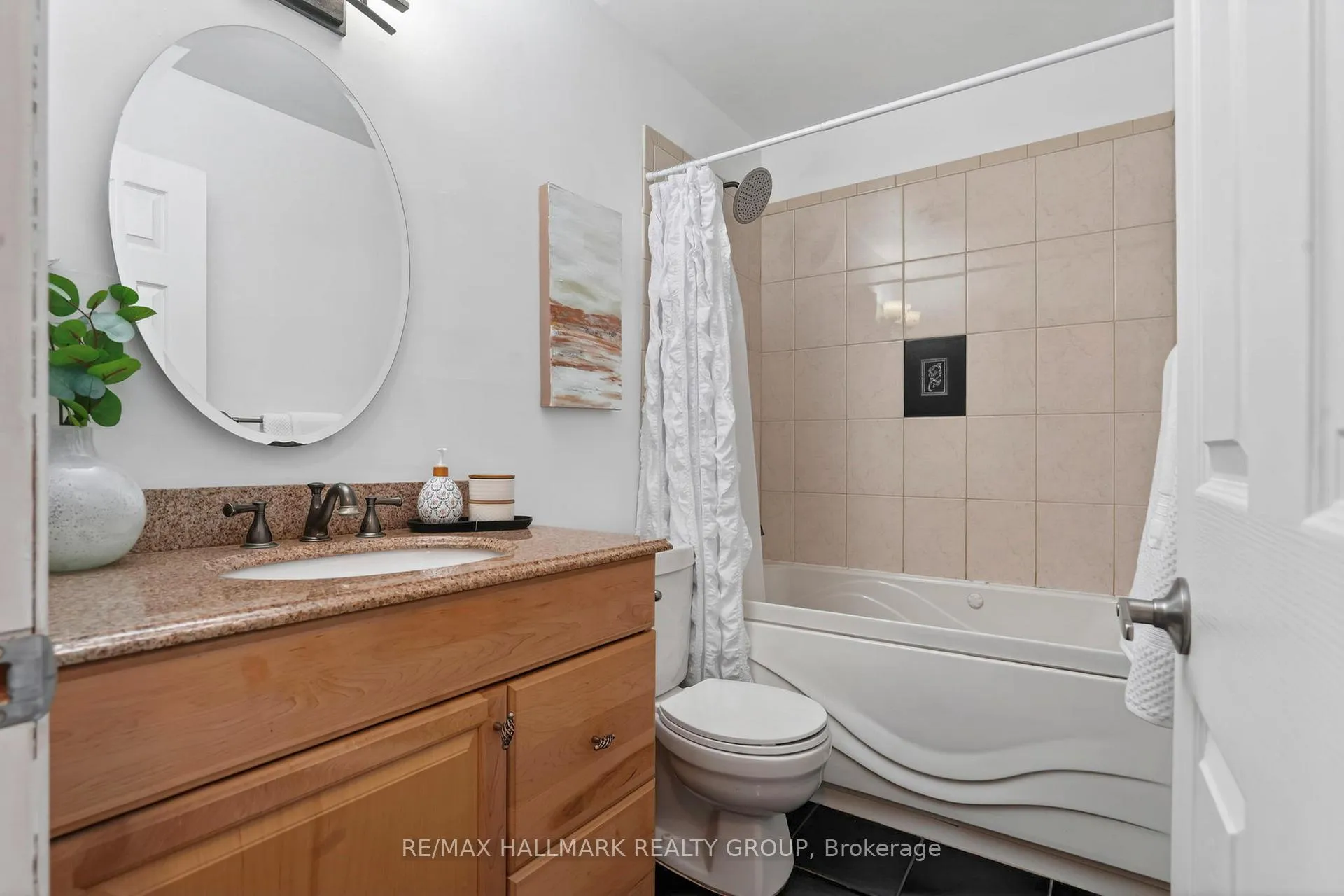 Photo 20 of 56 Dallaire Crescent, Ottawa, Richmond — HOMEH
