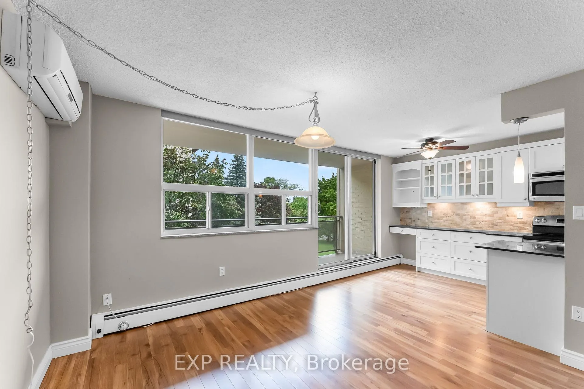 Photo 8 of Unit 407, 6390 Huggins Street, Niagara Falls, Stamford — HOMEH