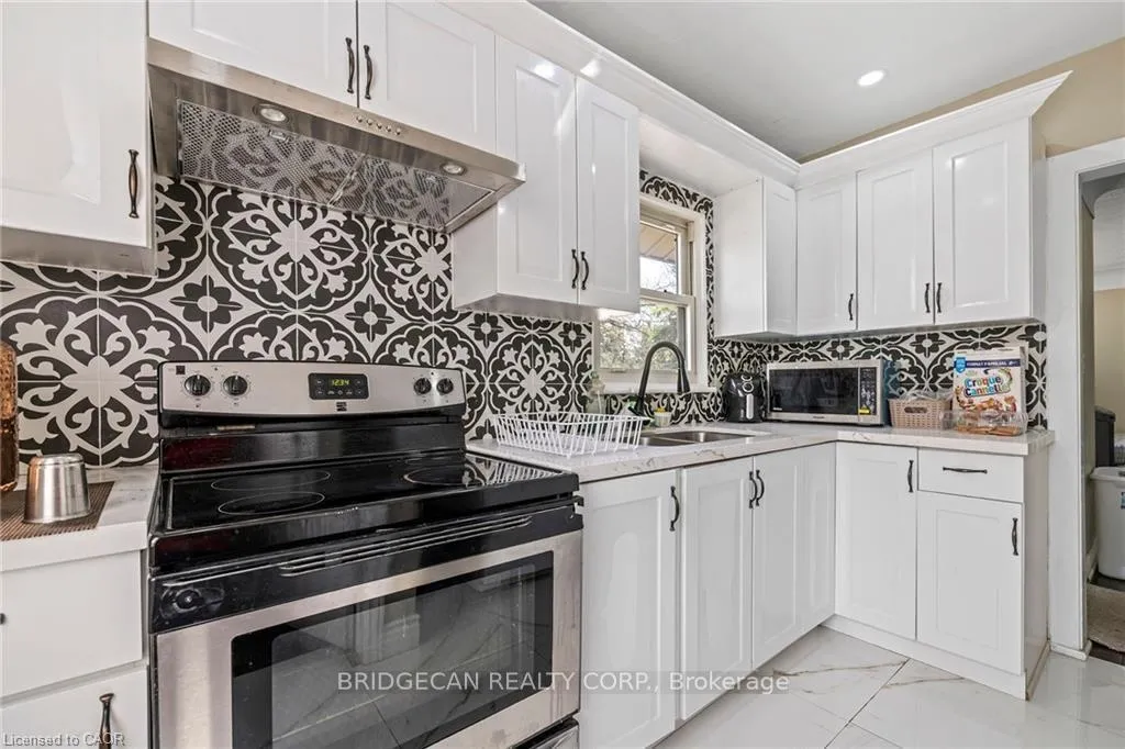 Photo 2 of Unit 1, 38 Lake Avenue N, Hamilton, Riverdale — HOMEH