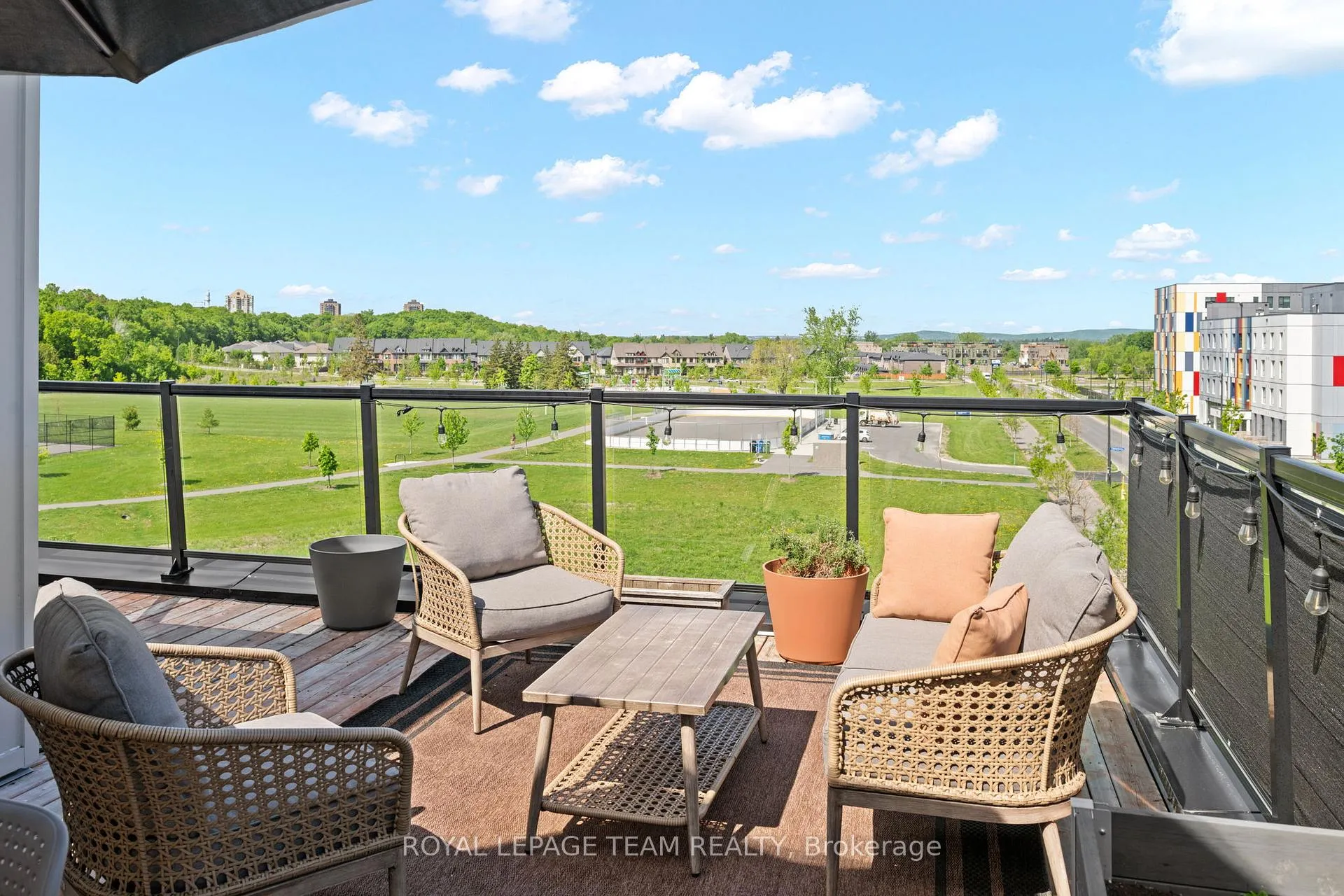 Photo 4 of 762 Mikinak Road, Ottawa, CFB Rockcliffe and Area — HOMEH