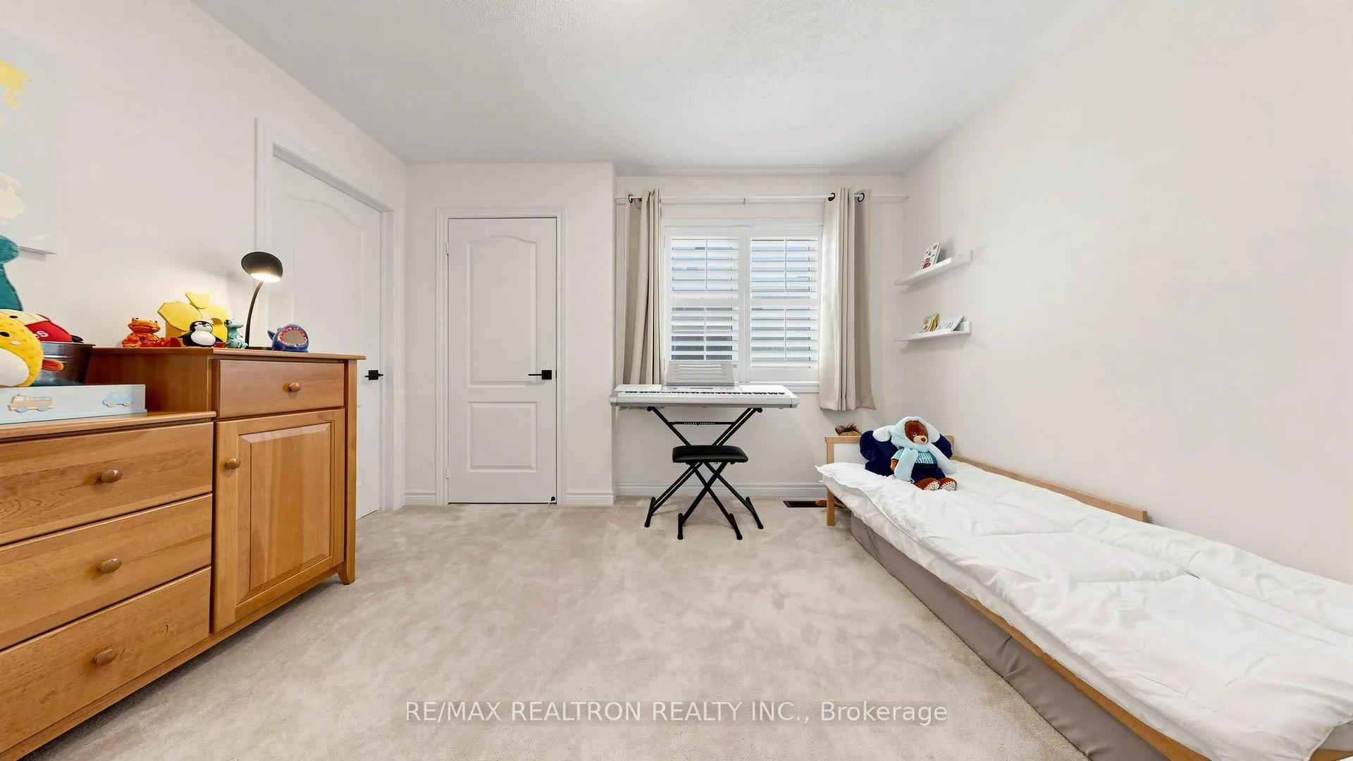 Photo 33 of 11 Peter Miller Street, Aurora, Rural Aurora — HOMEH