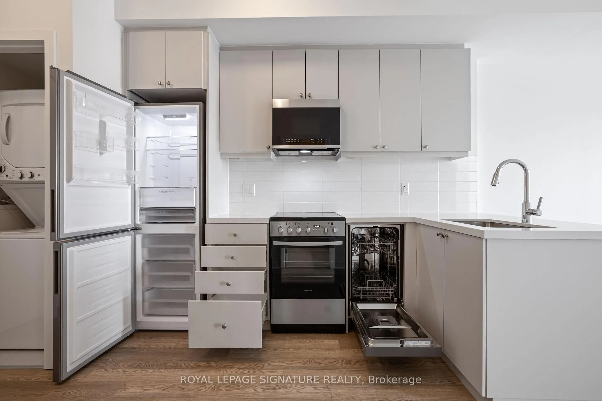 Photo 3 of Unit 505, 51 Clarington Boulevard, Clarington, Bowmanville — HOMEH