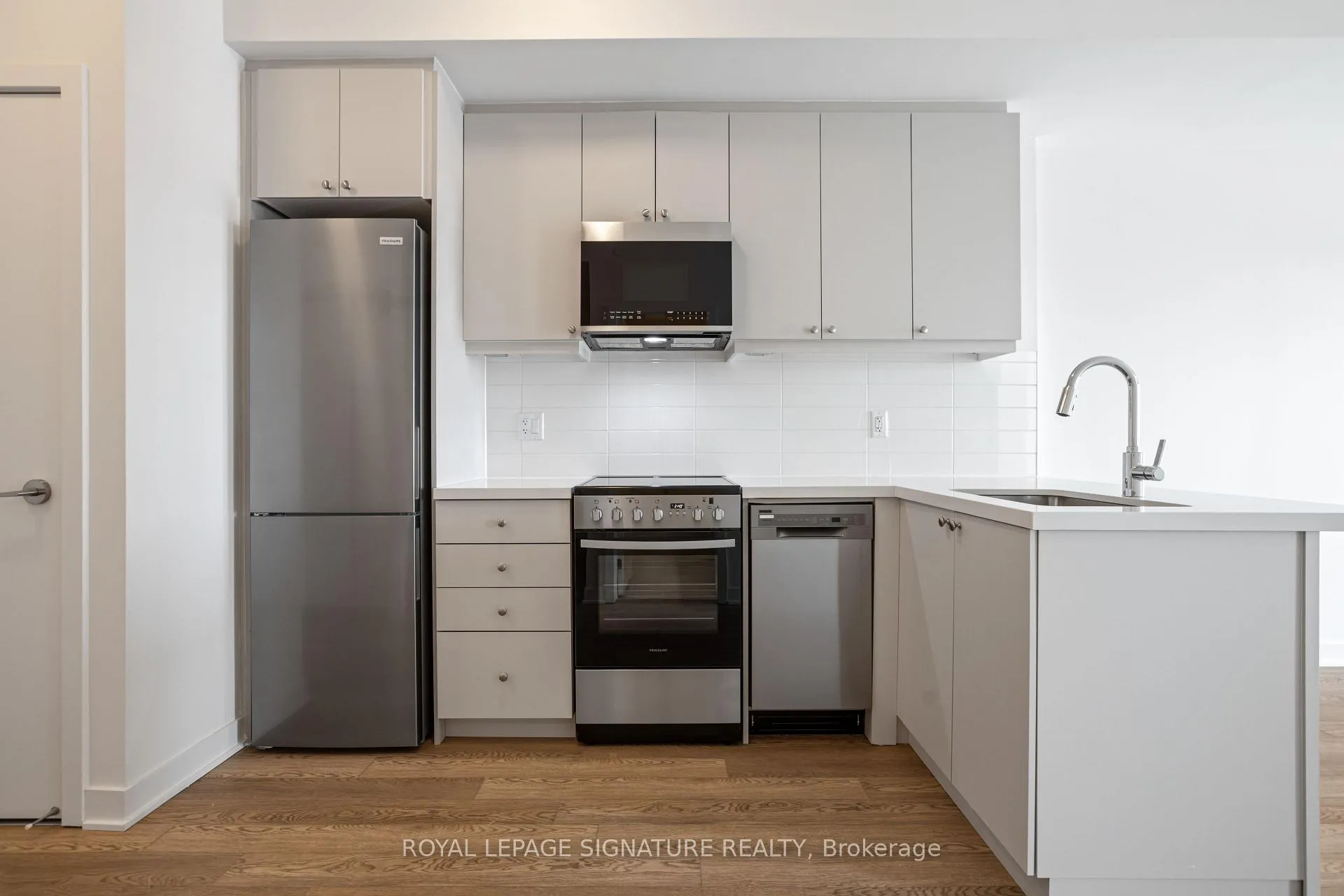 Photo 6 of Unit 505, 51 Clarington Boulevard, Clarington, Bowmanville — HOMEH