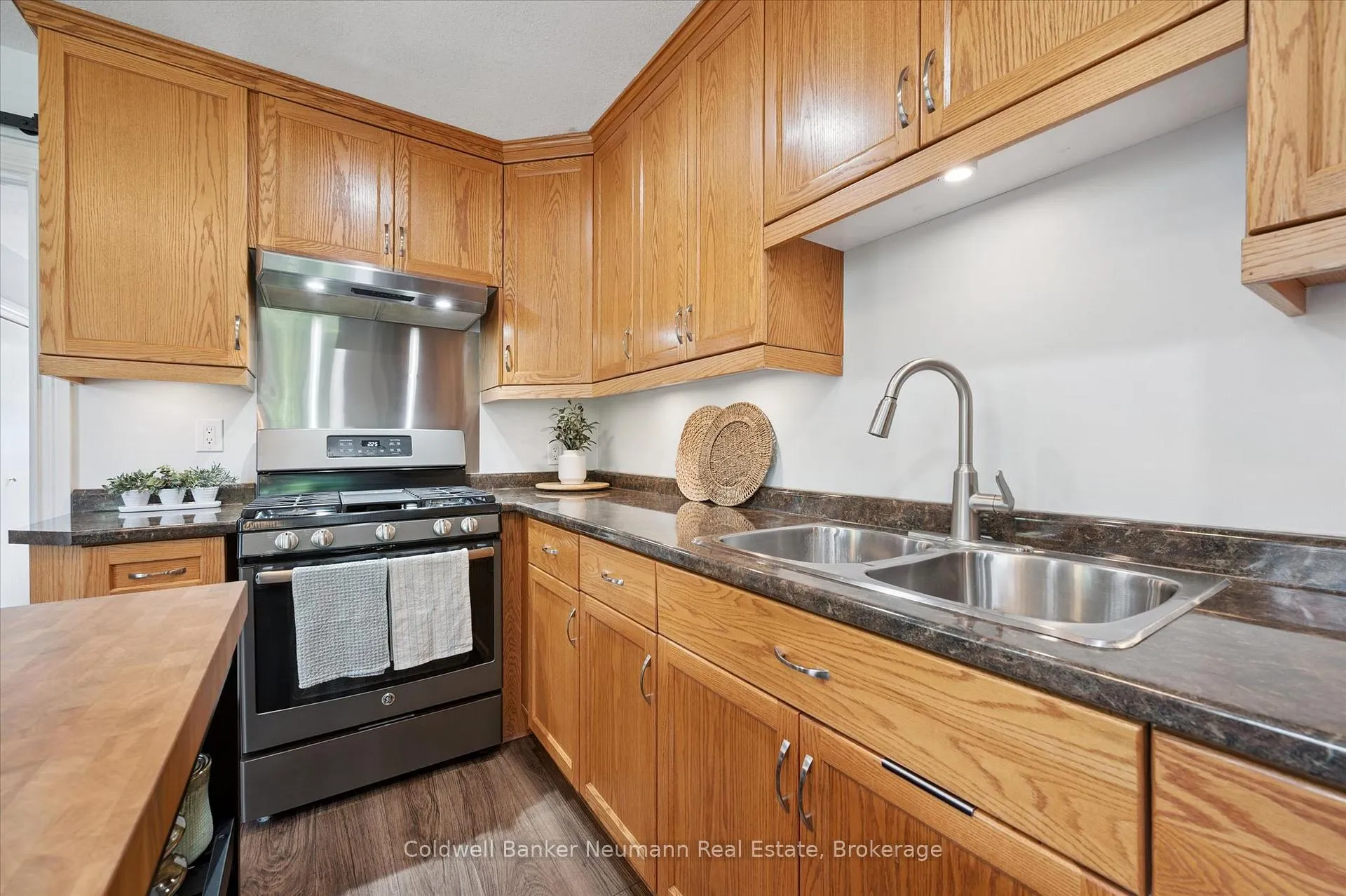 Photo 11 of 61 Johnston Street, Guelph, St. Patrick's Ward — HOMEH