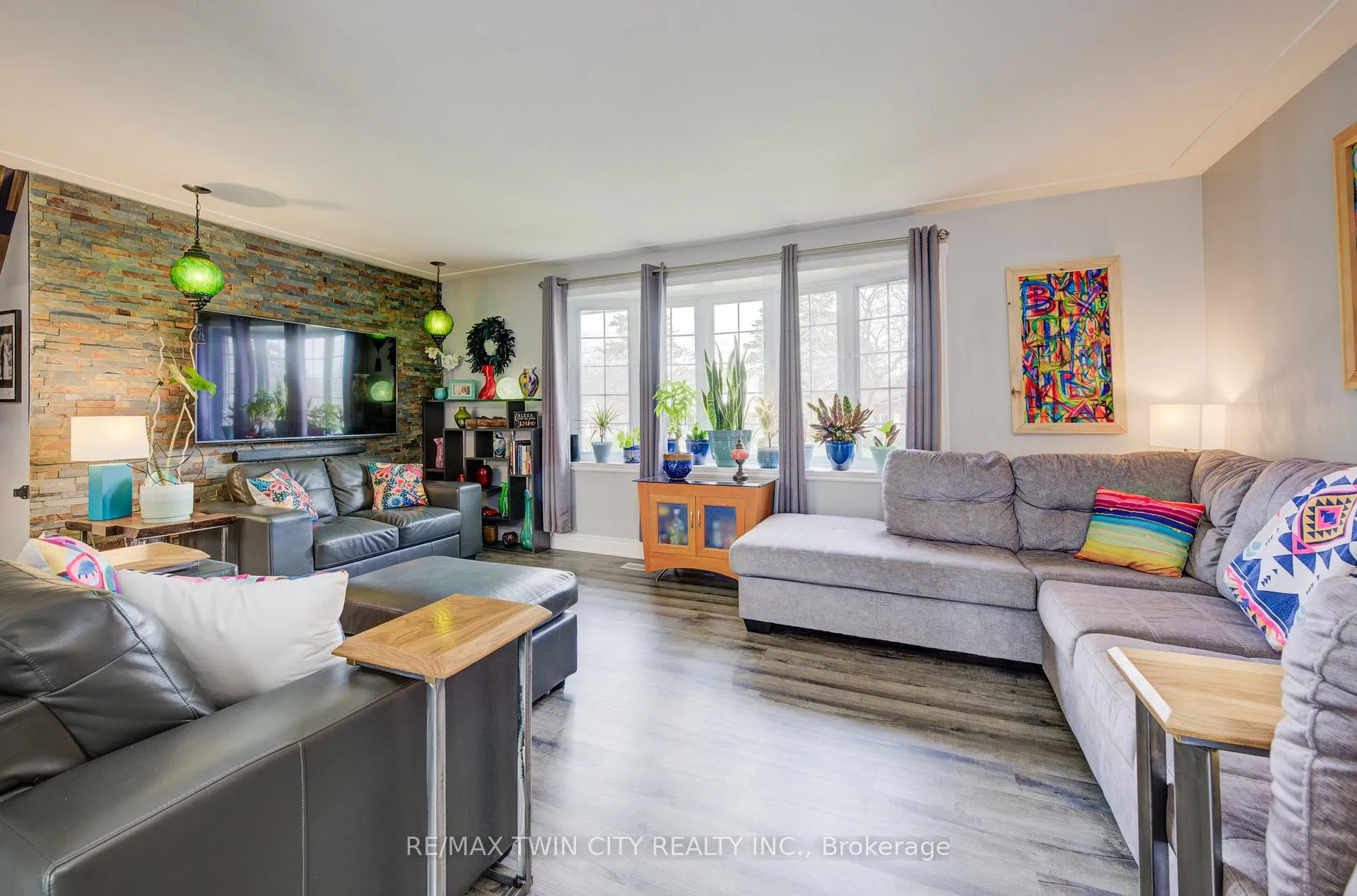 Photo 4 of 57 Larkspur Crescent, Kitchener — HOMEH