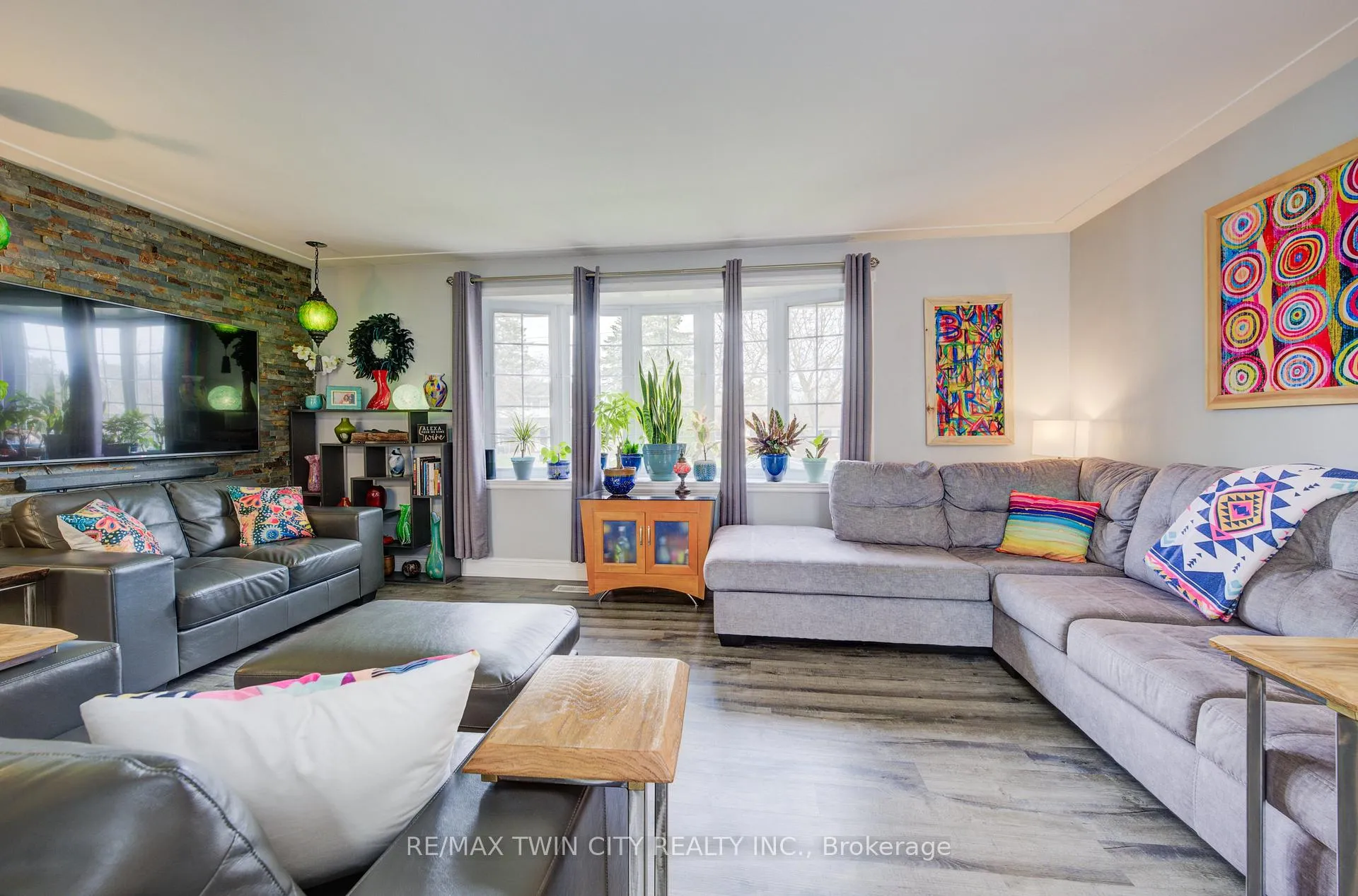 Photo 5 of 57 Larkspur Crescent, Kitchener — HOMEH