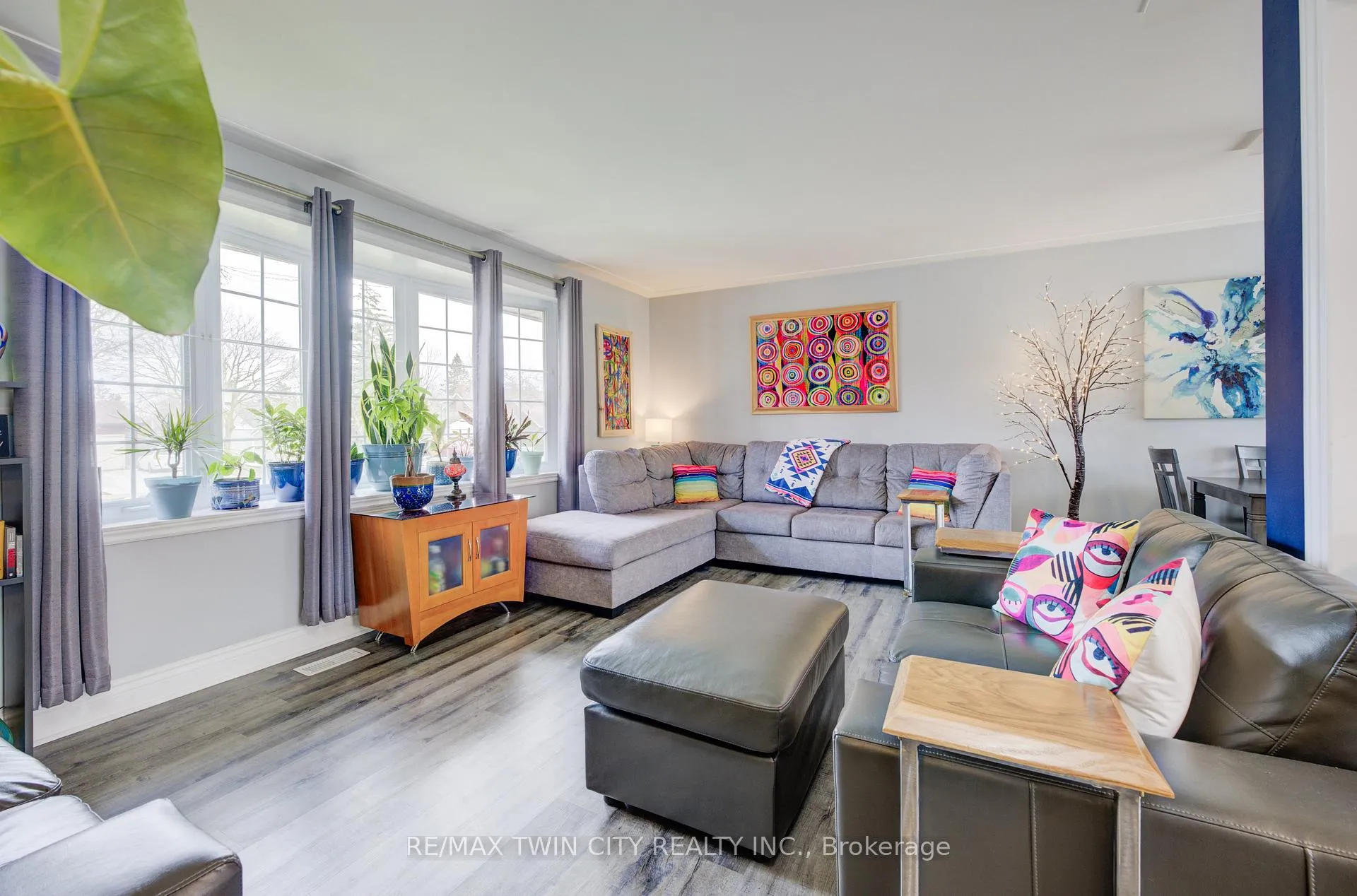 Photo 8 of 57 Larkspur Crescent, Kitchener — HOMEH