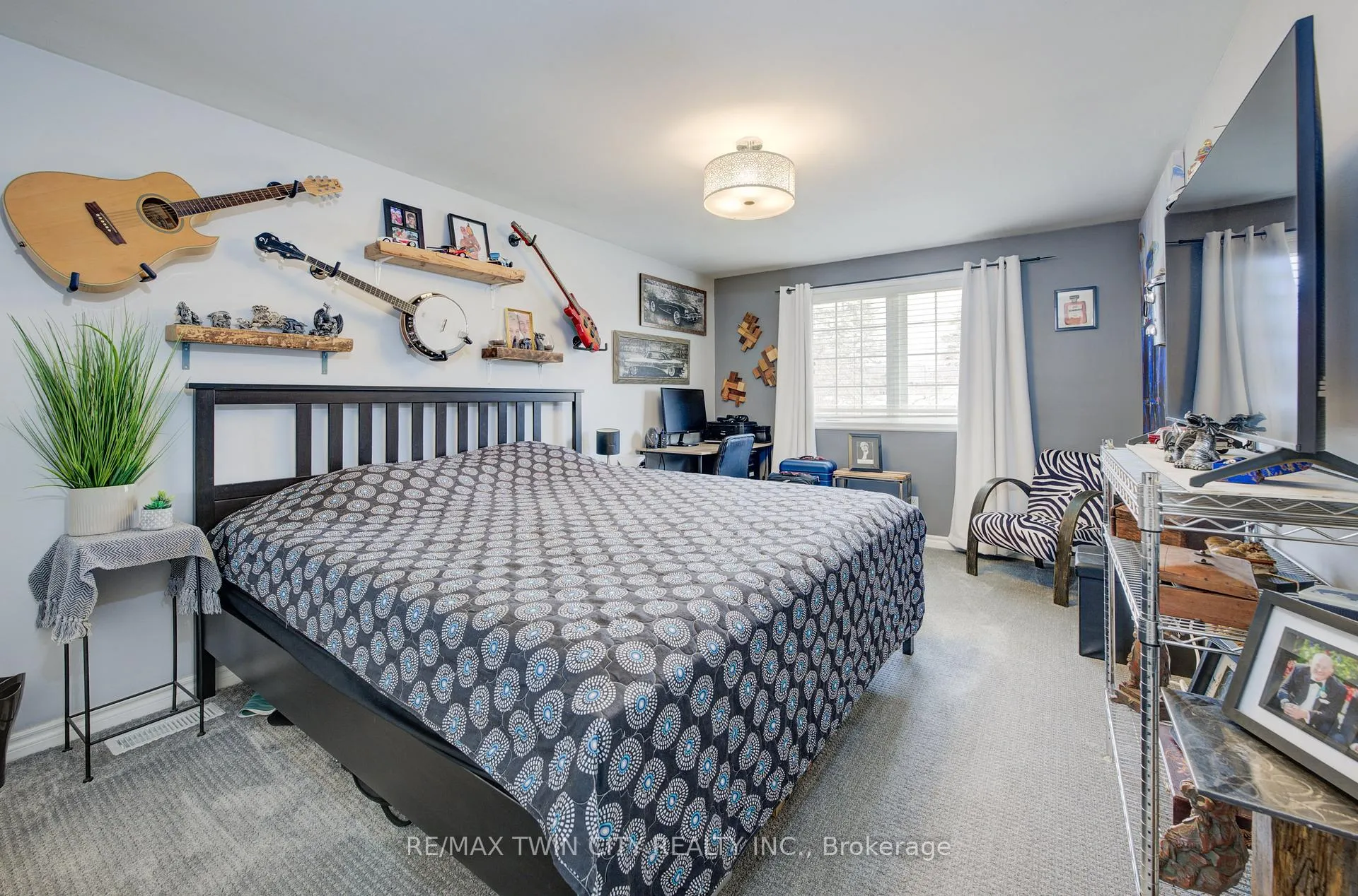 Photo 14 of 57 Larkspur Crescent, Kitchener — HOMEH