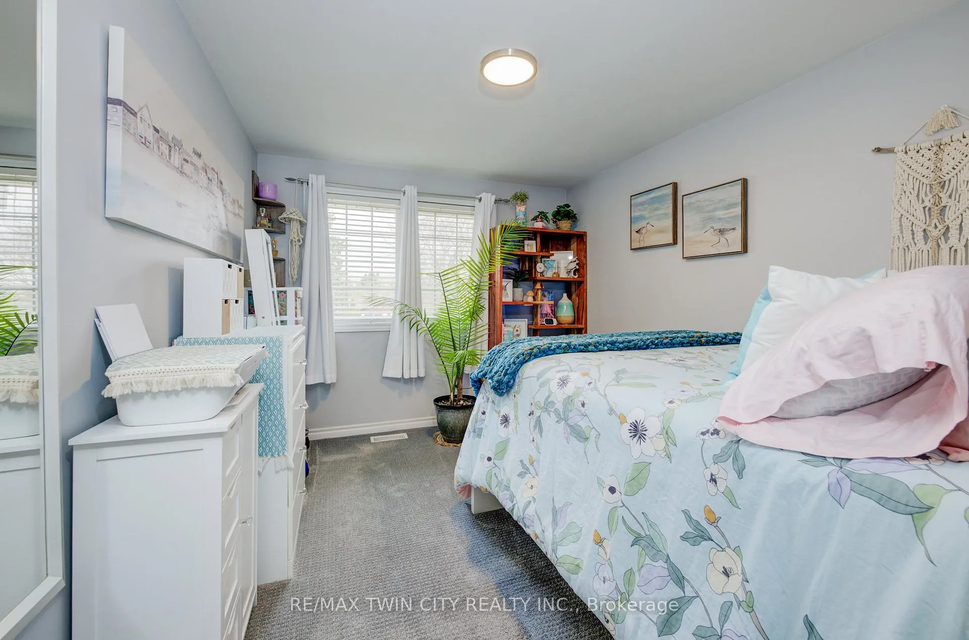 Photo 16 of 57 Larkspur Crescent, Kitchener — HOMEH