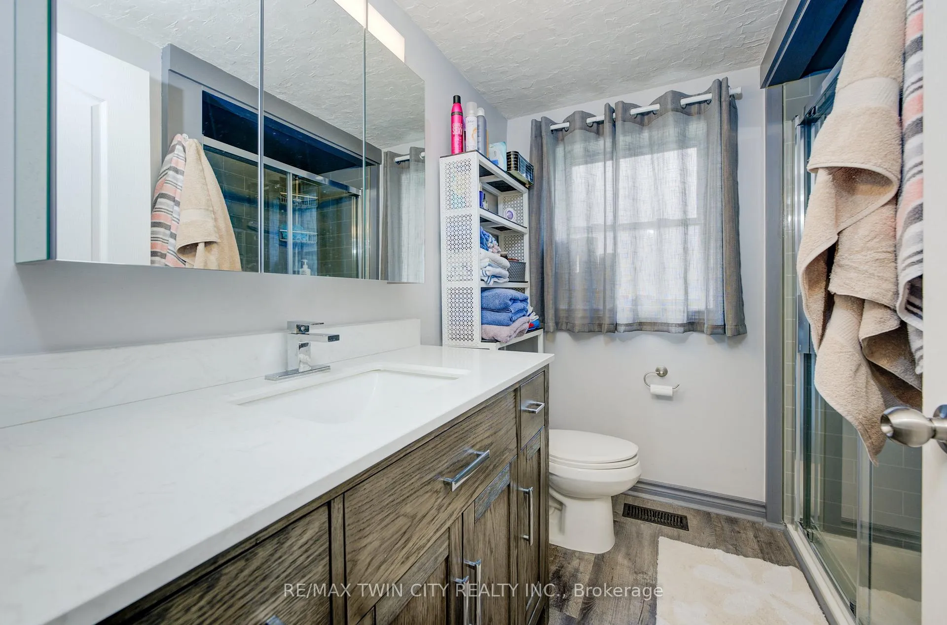 Photo 25 of 57 Larkspur Crescent, Kitchener — HOMEH