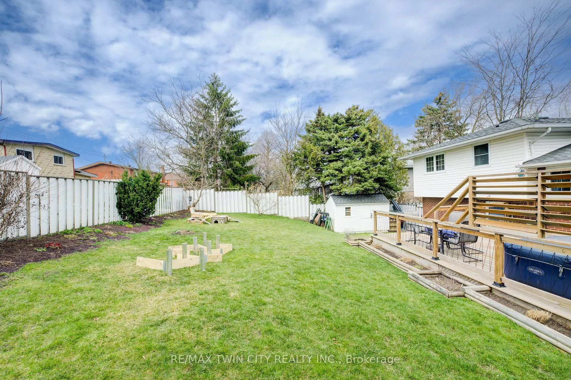 Photo 26 of 57 Larkspur Crescent, Kitchener — HOMEH