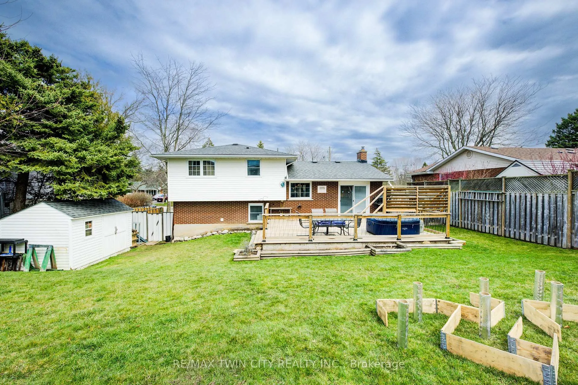 Photo 28 of 57 Larkspur Crescent, Kitchener — HOMEH