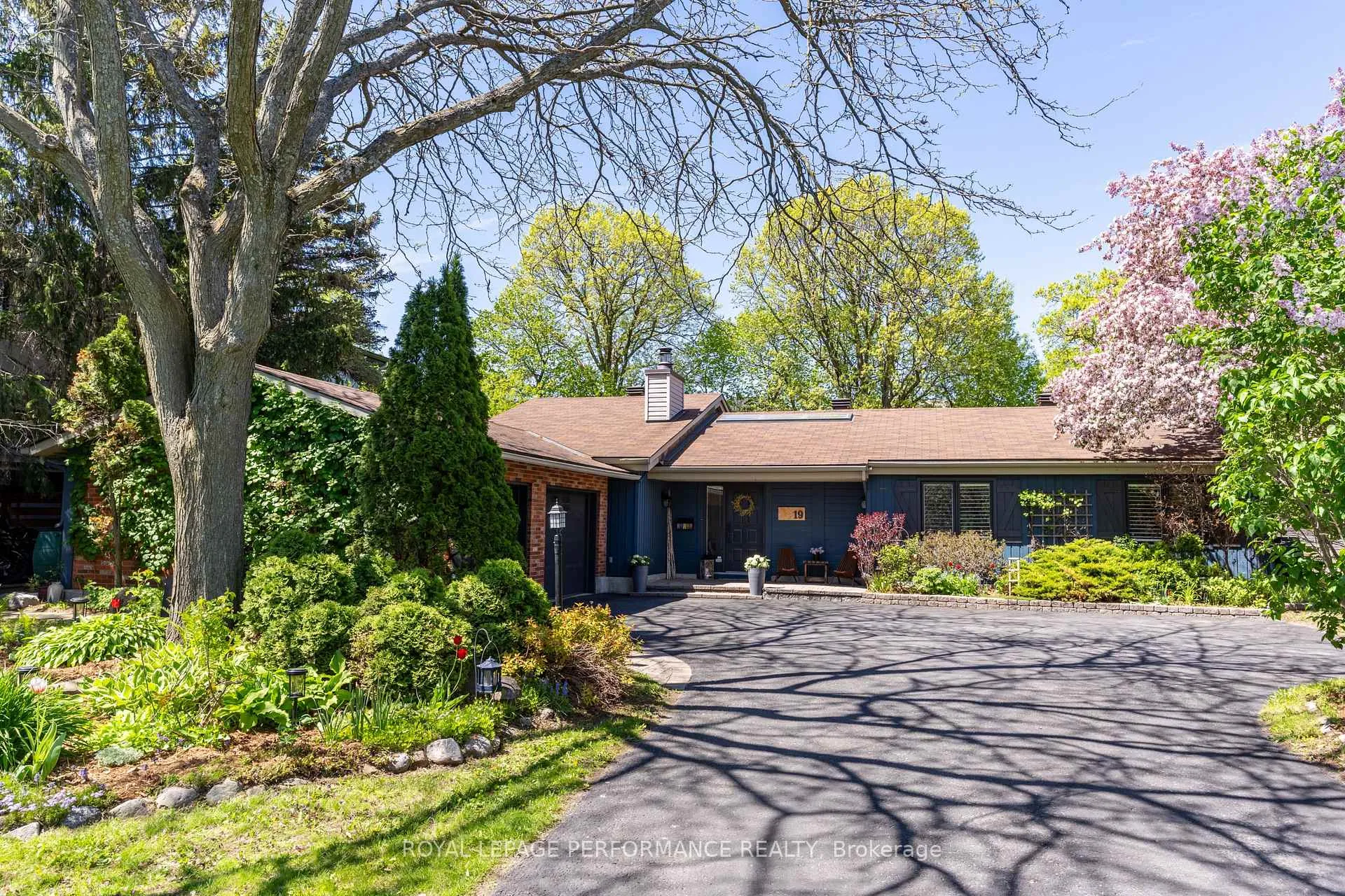 Photo 1 of 19 Colley Street, Ottawa, Barrhaven - Hearts Desire — HOMEH