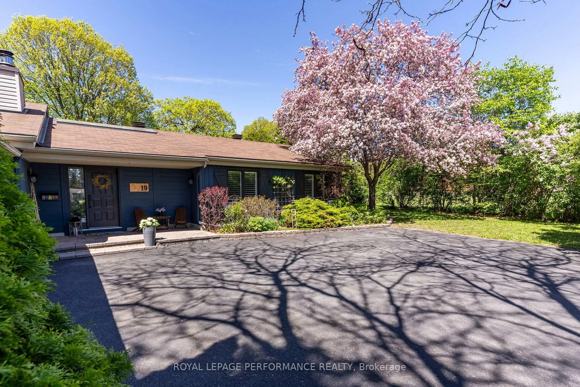 Photo 2 of 19 Colley Street, Ottawa, Barrhaven - Hearts Desire — HOMEH