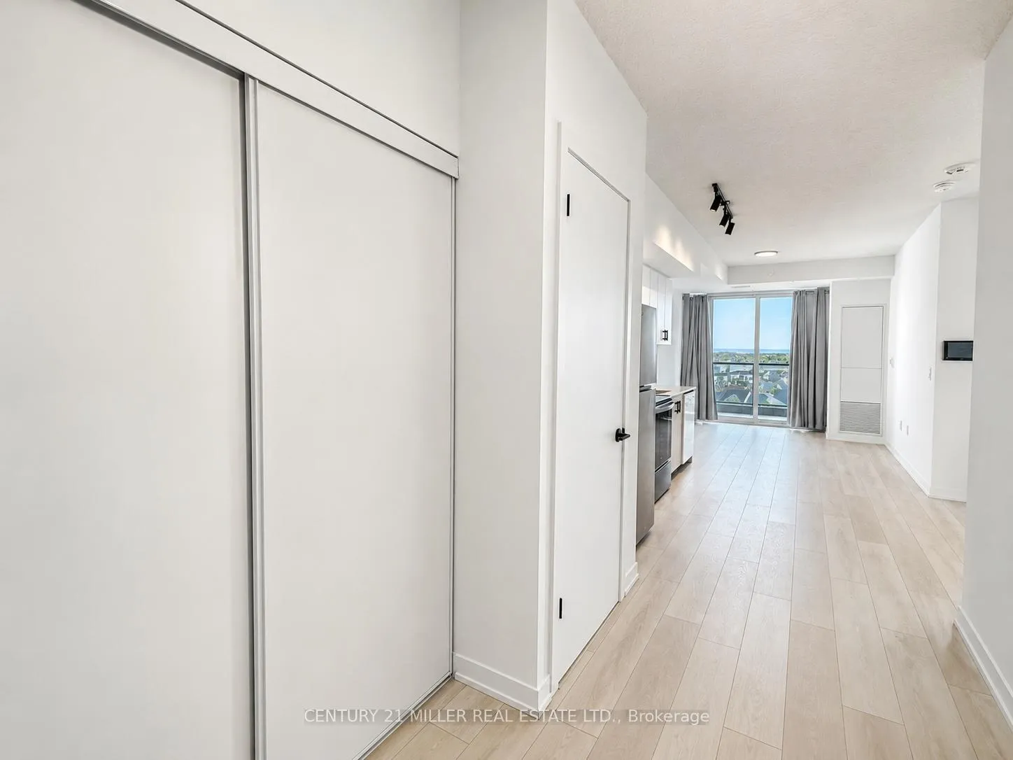 Photo 6 of Unit D811, 4878 Power Common, Burlington, Alton — HOMEH