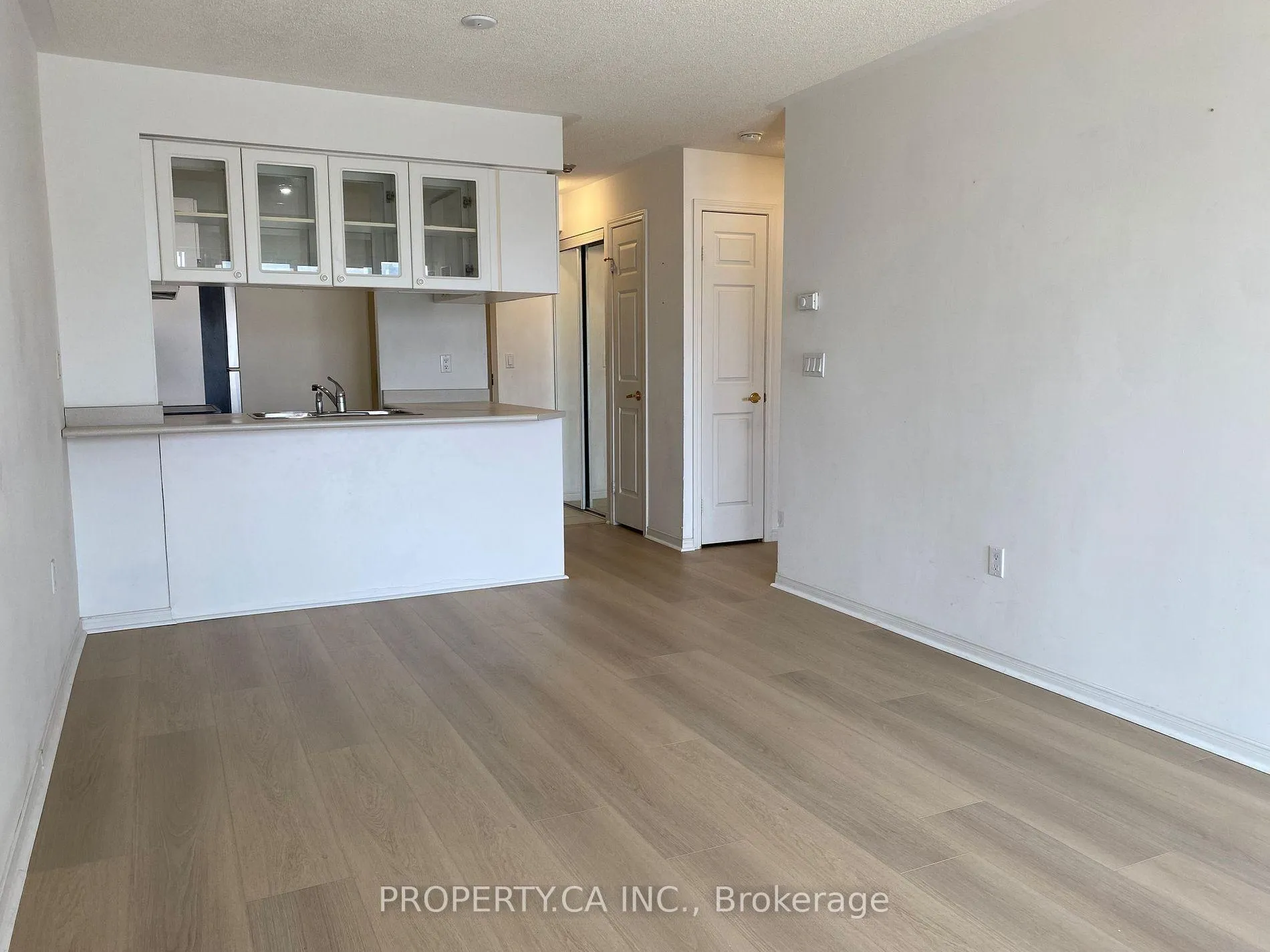 Photo 4 of Unit 1508, 909 Bay Street, Toronto, Bay Street Corridor — HOMEH