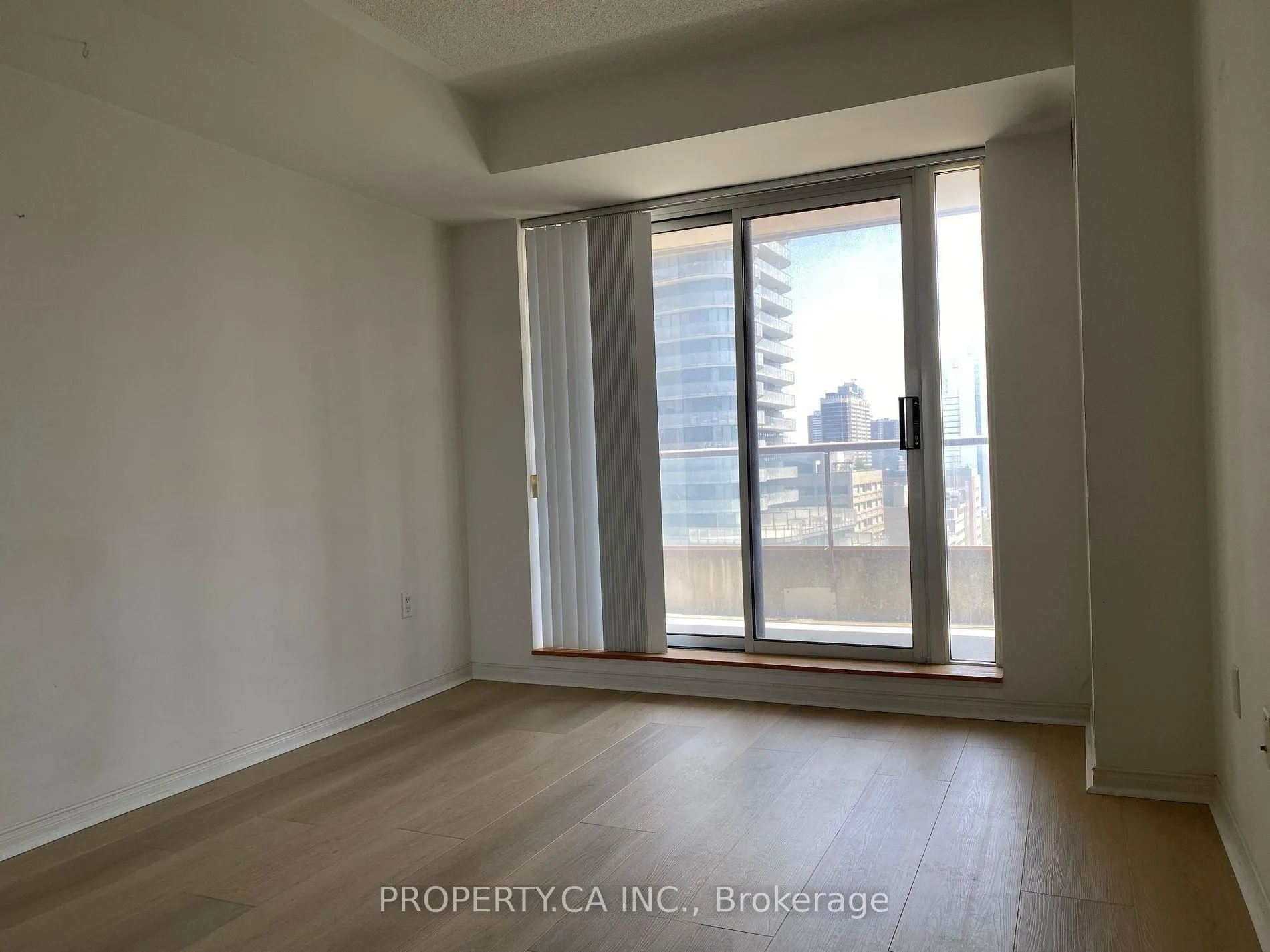 Photo 5 of Unit 1508, 909 Bay Street, Toronto, Bay Street Corridor — HOMEH