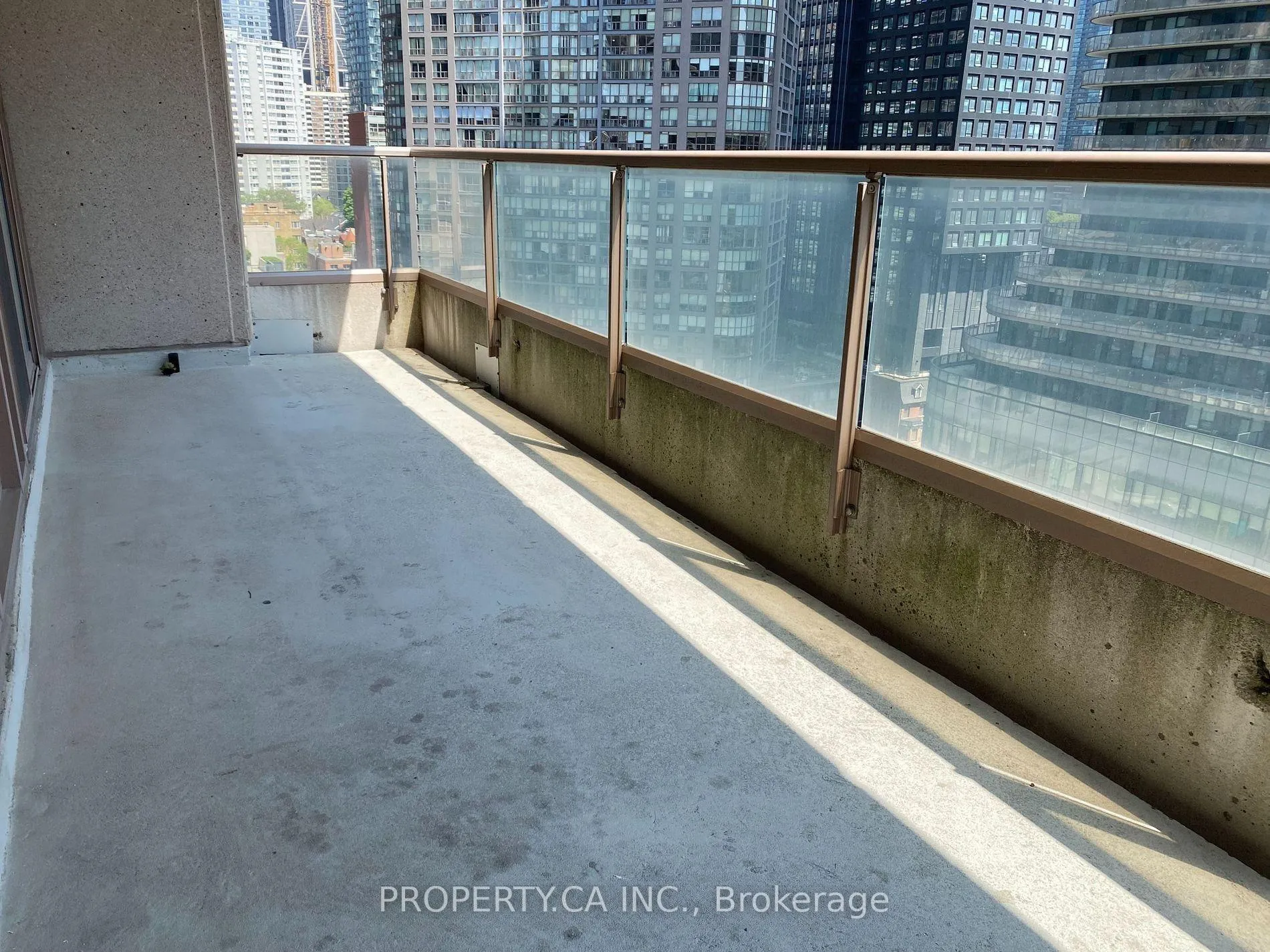 Photo 6 of Unit 1508, 909 Bay Street, Toronto, Bay Street Corridor — HOMEH
