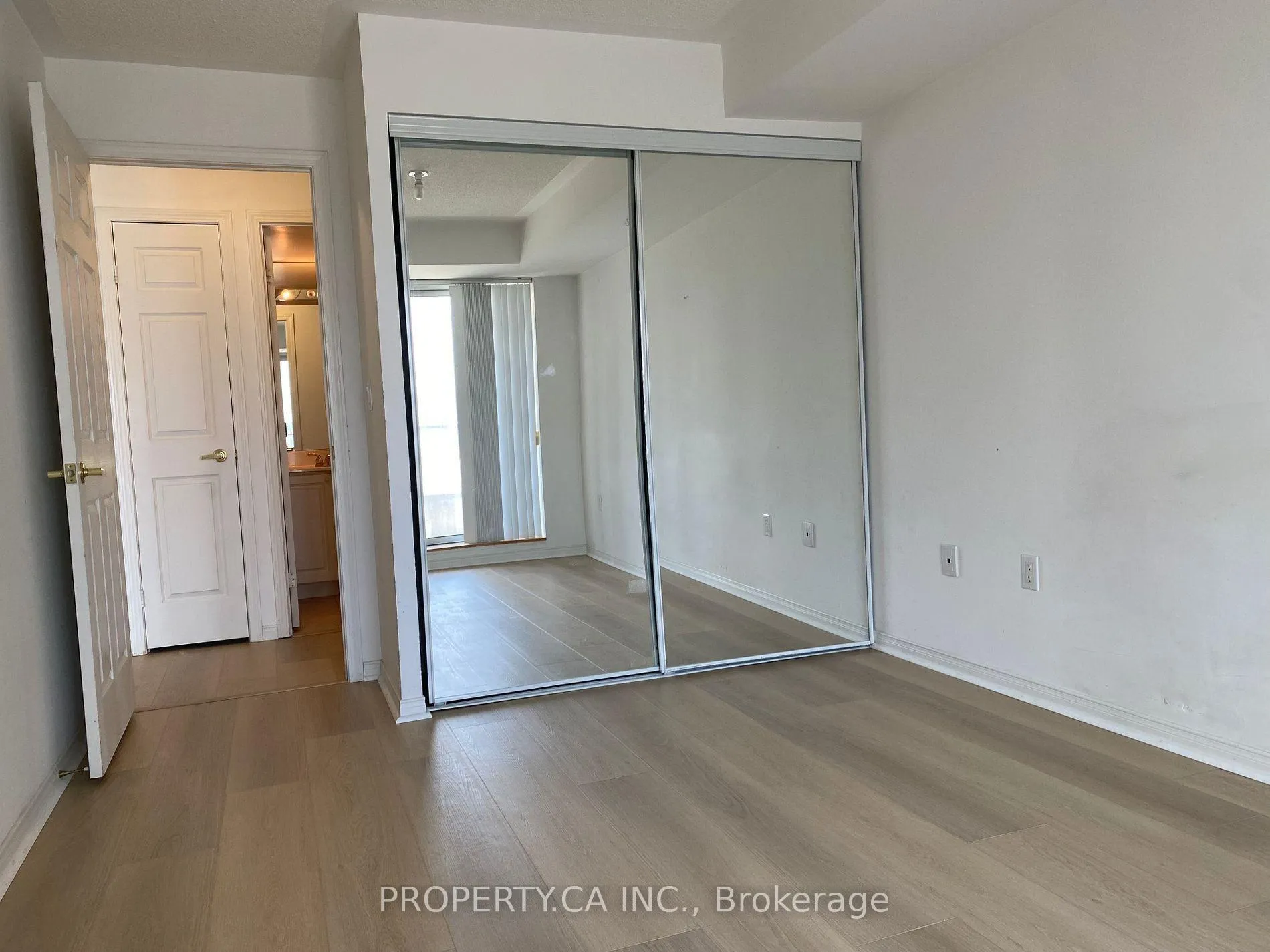 Photo 7 of Unit 1508, 909 Bay Street, Toronto, Bay Street Corridor — HOMEH