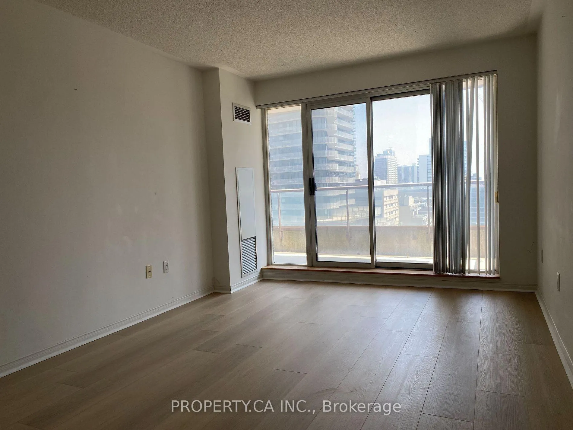 Photo 8 of Unit 1508, 909 Bay Street, Toronto, Bay Street Corridor — HOMEH